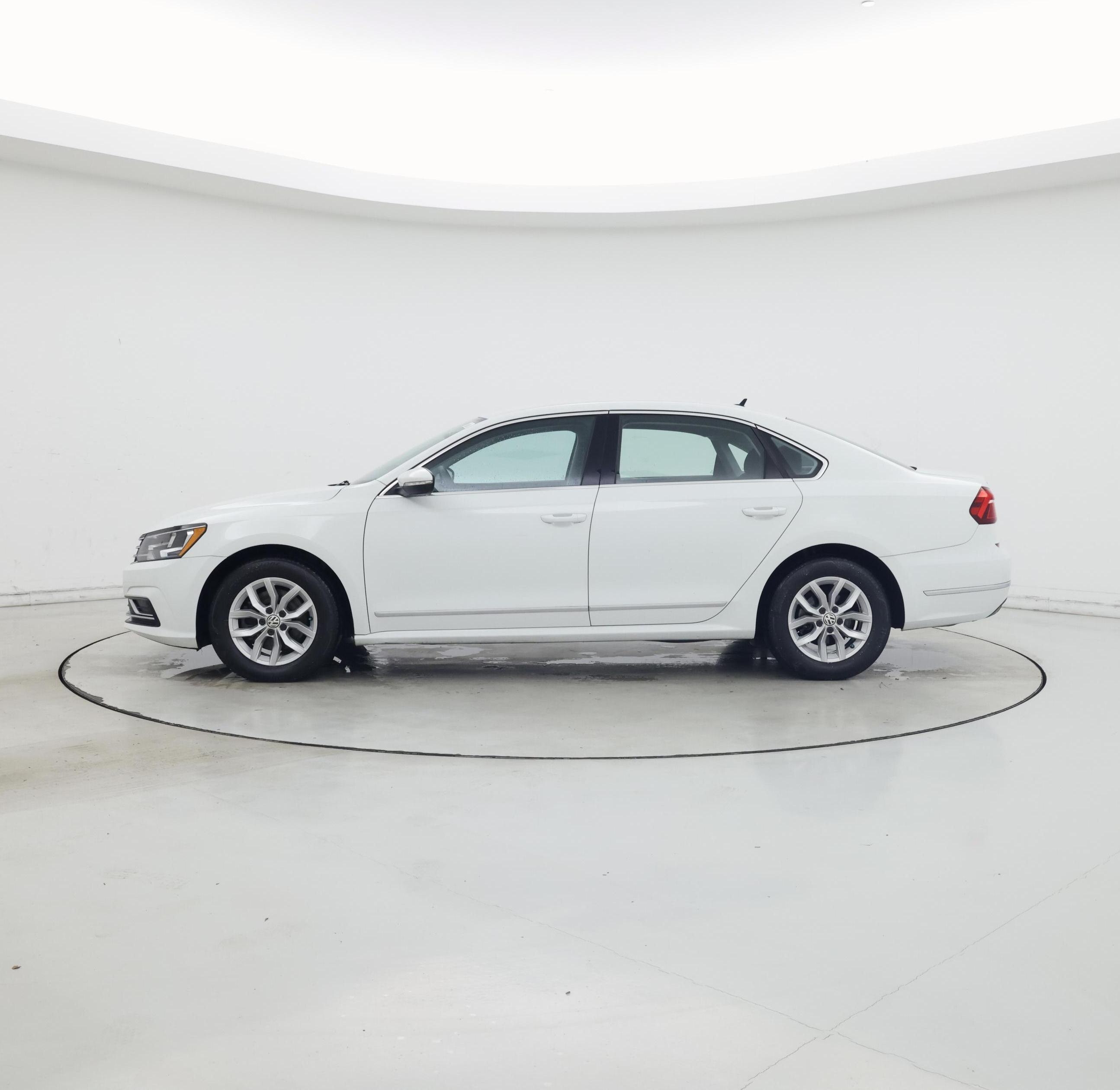 Thumbnail: 2017 Volkswagen Passat - 3