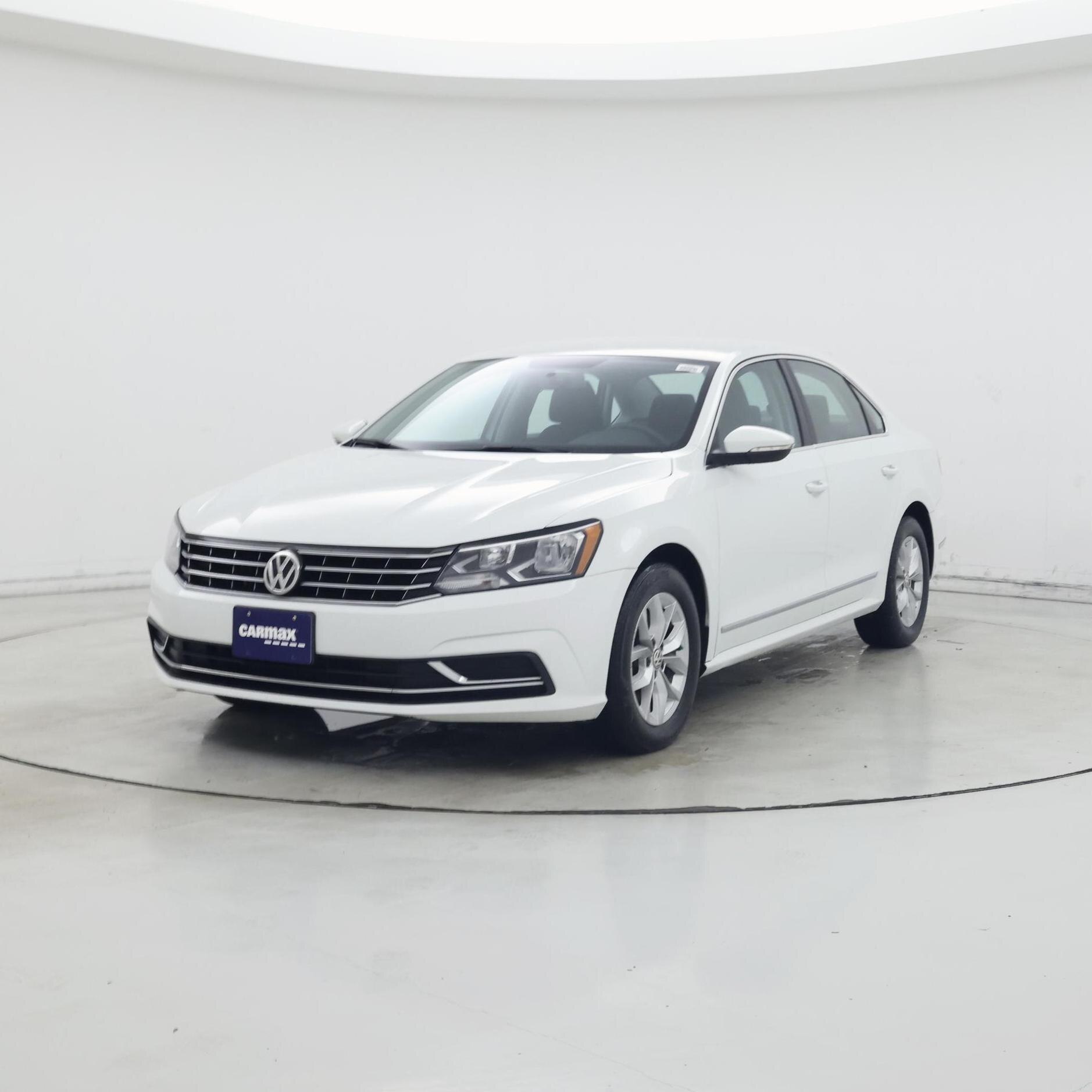 Thumbnail: 2017 Volkswagen Passat - 4