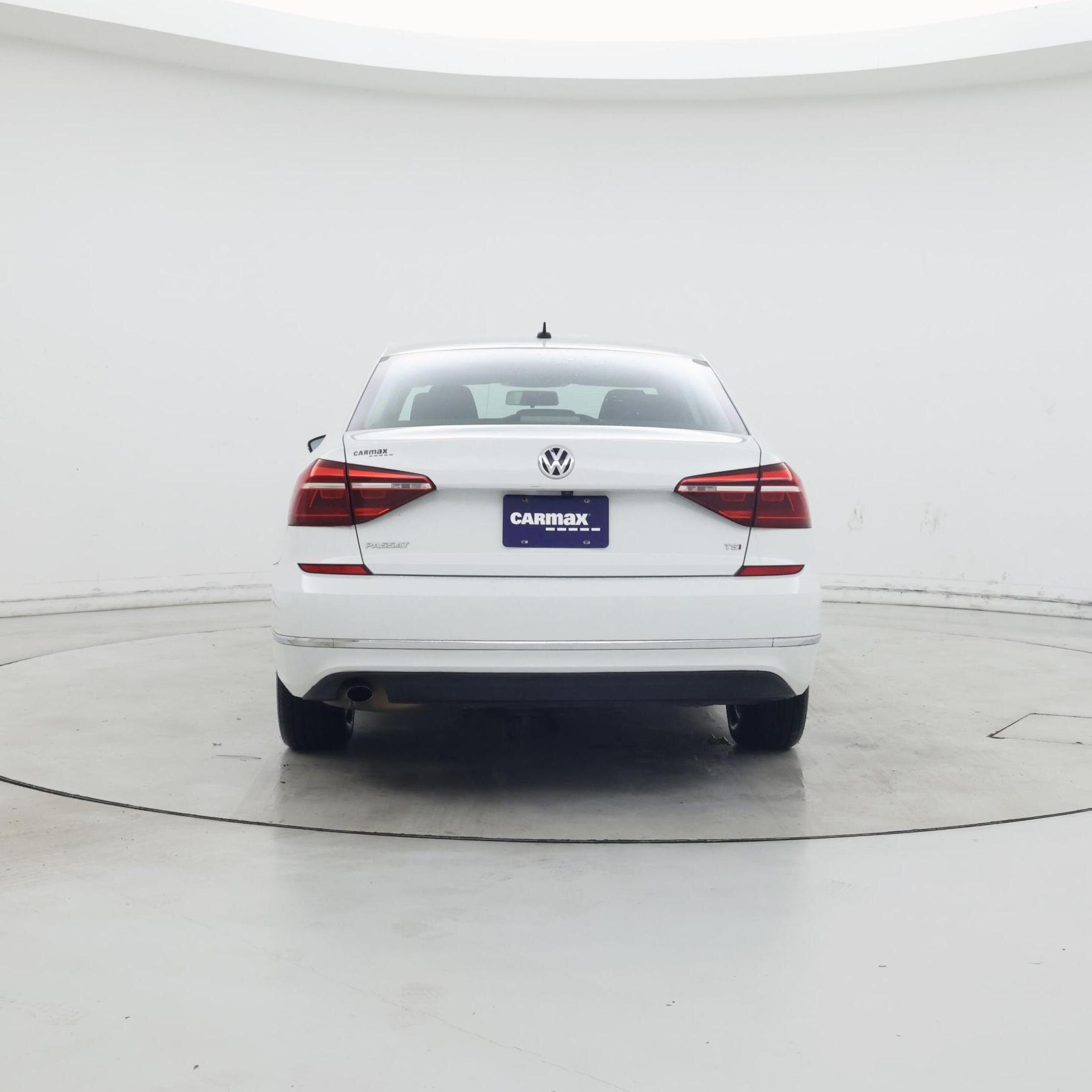 Thumbnail: 2017 Volkswagen Passat - 6