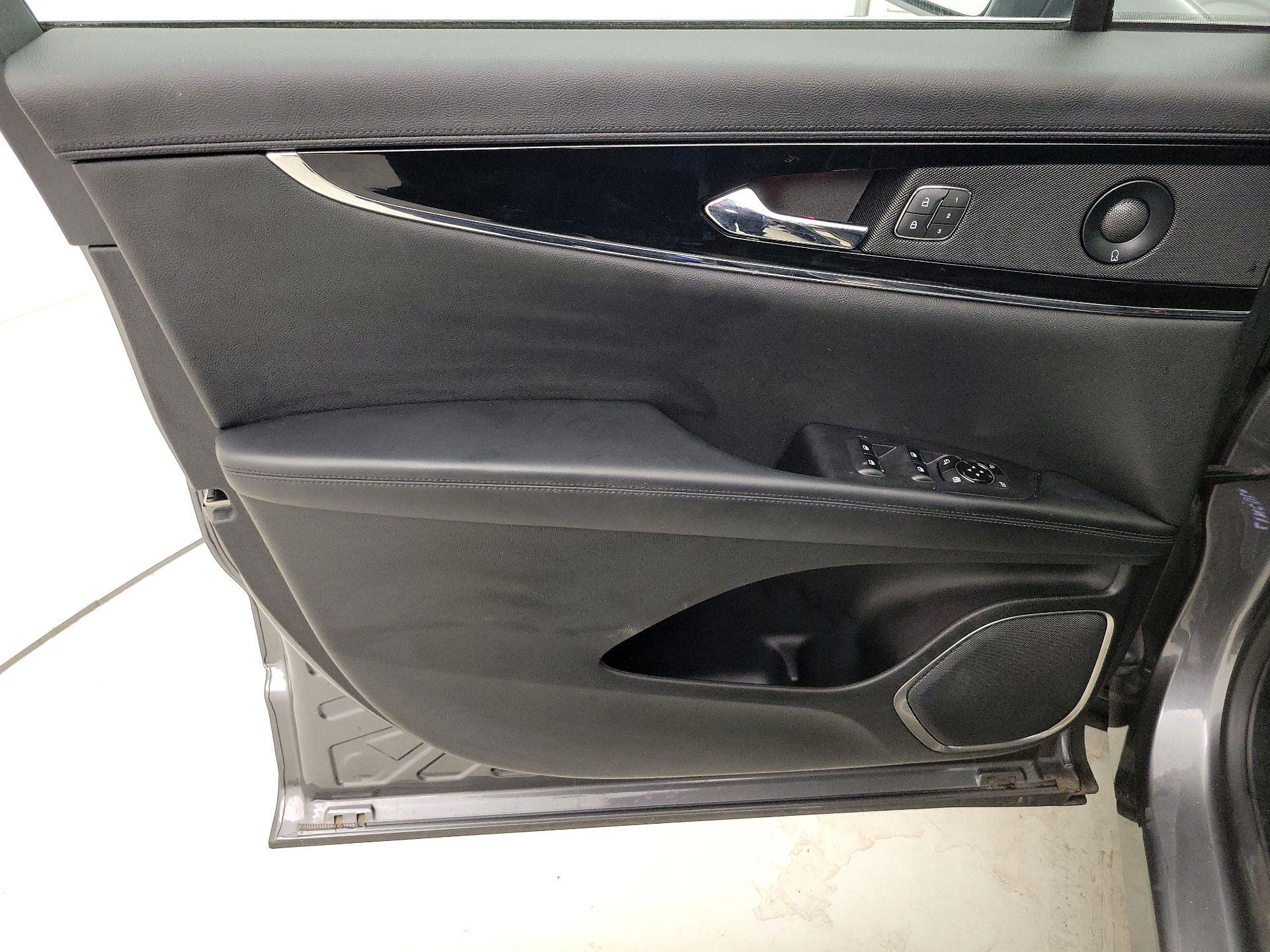 Thumbnail: 2023 Lincoln Nautilus - 12