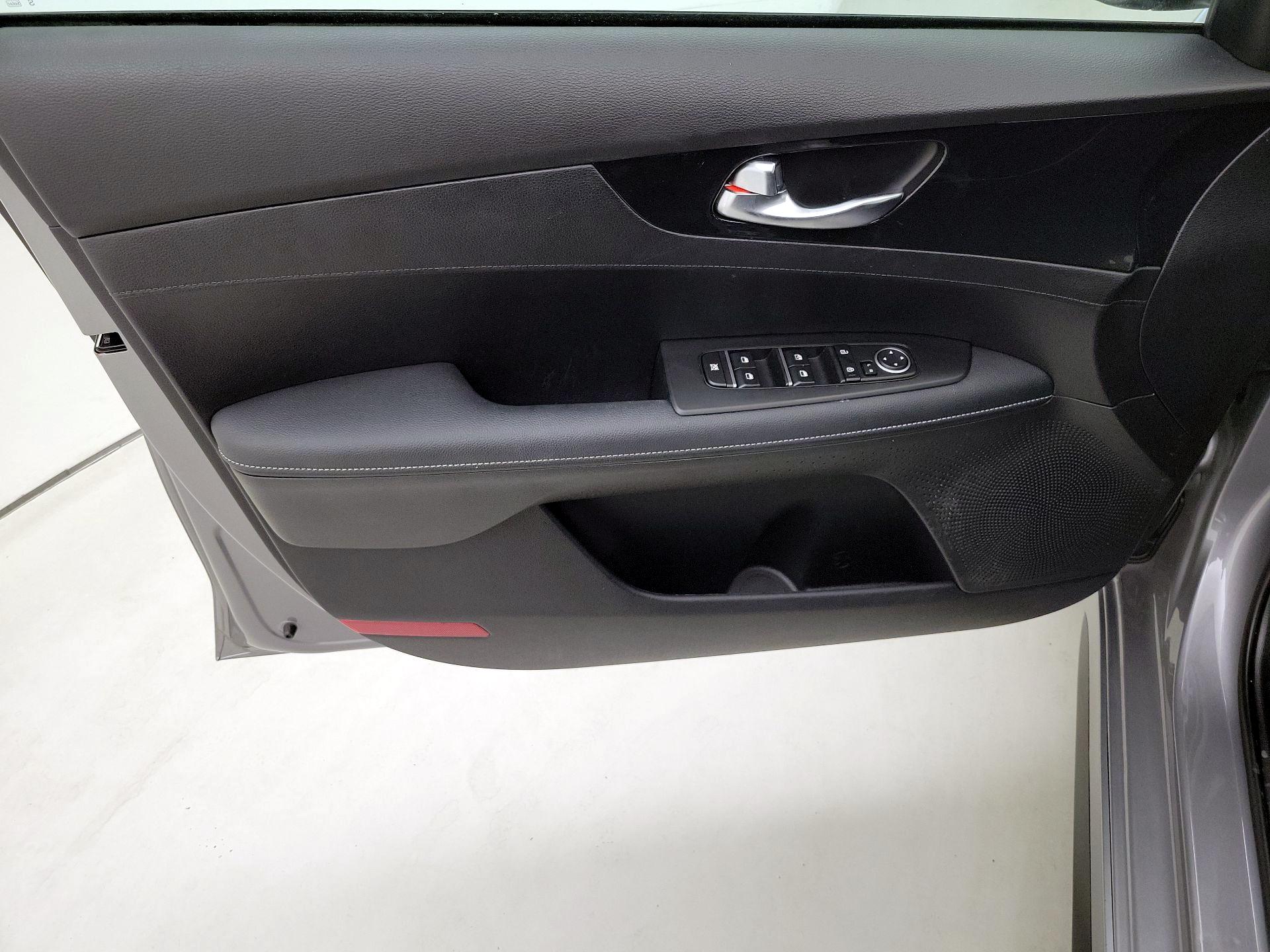 Thumbnail: 2023 Kia Forte - 12