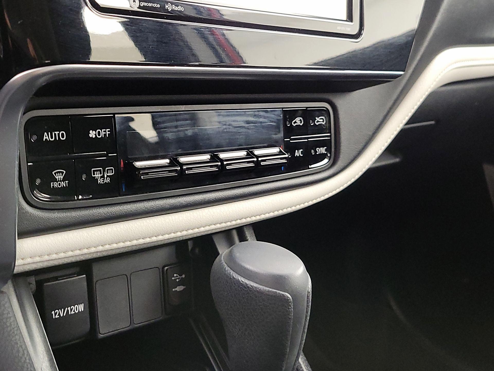 Thumbnail: 2018 Toyota Corolla iM - 16