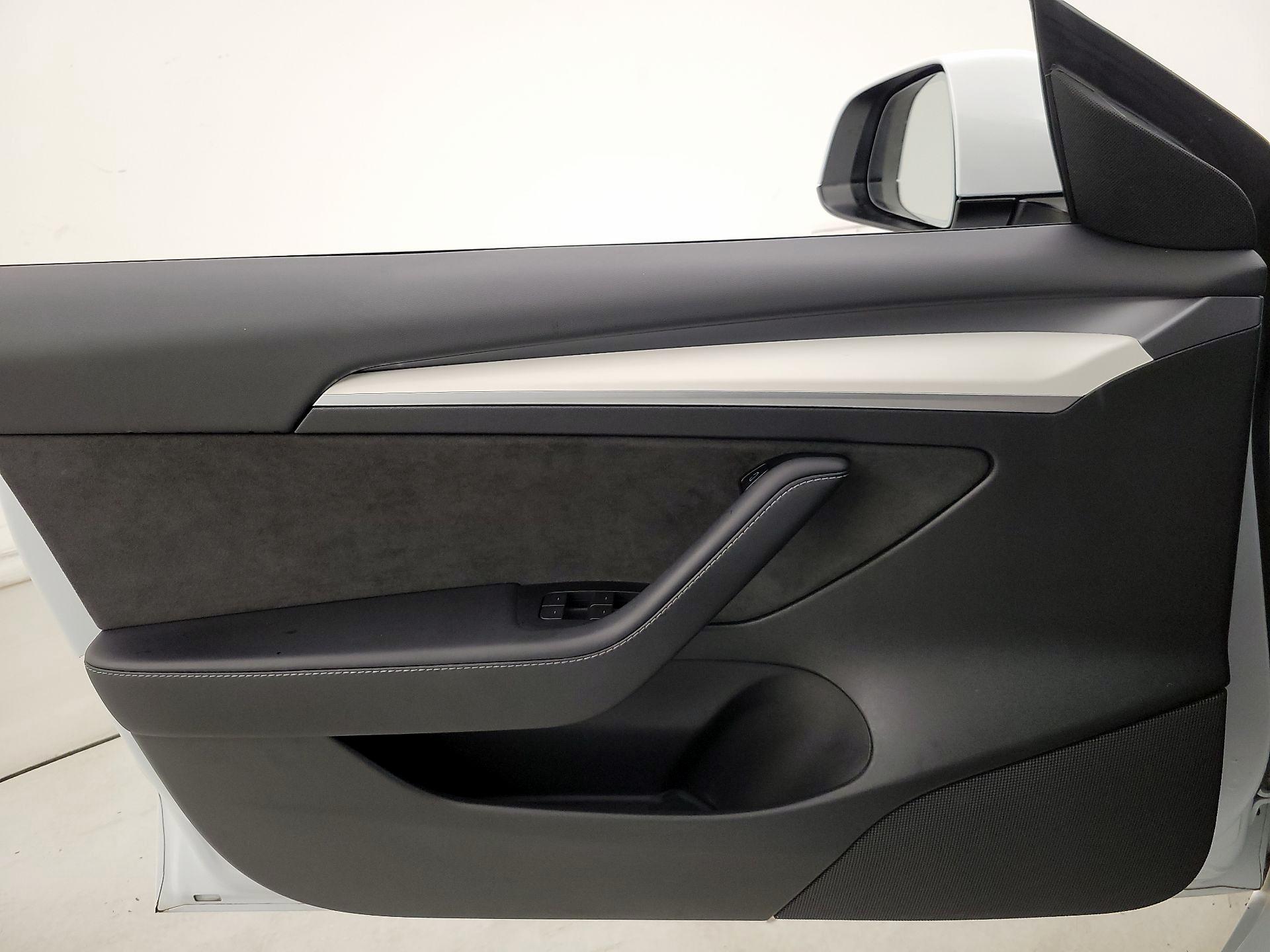 Thumbnail: 2022 Tesla Model 3 - 12