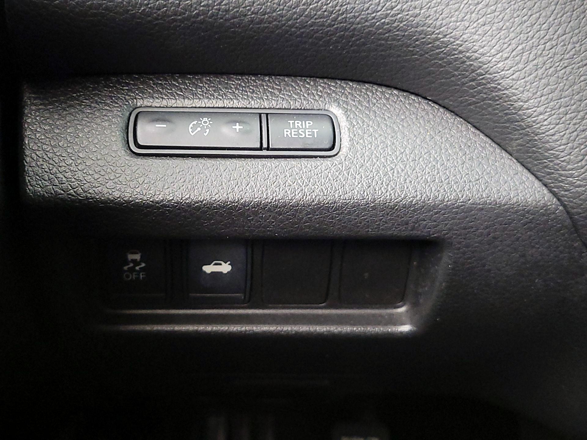 Thumbnail: 2014 Nissan Altima - 13