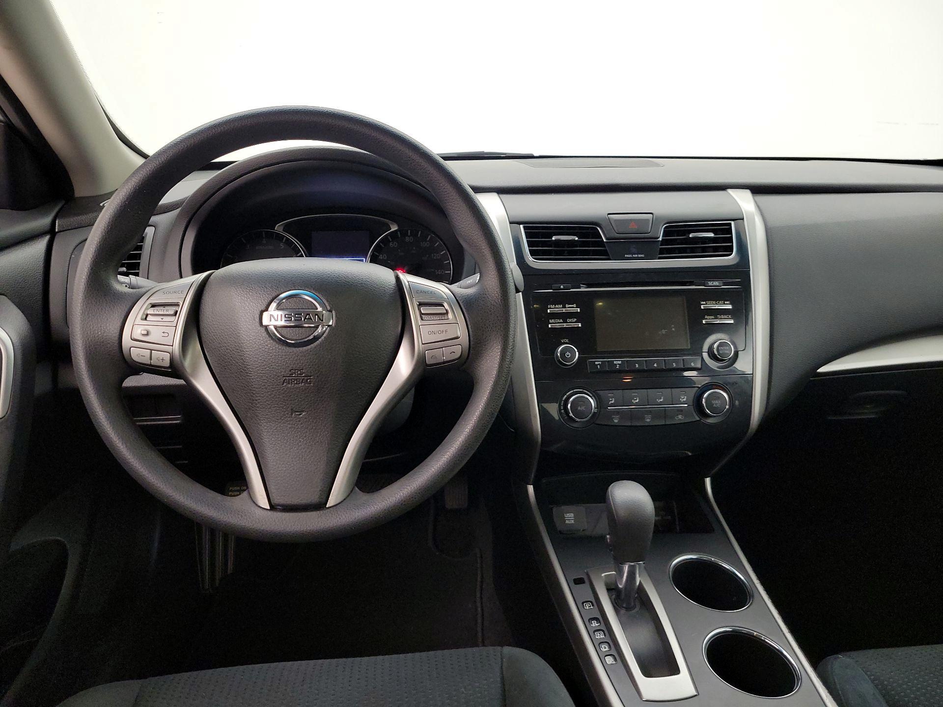 Thumbnail: 2015 Nissan Altima - 10