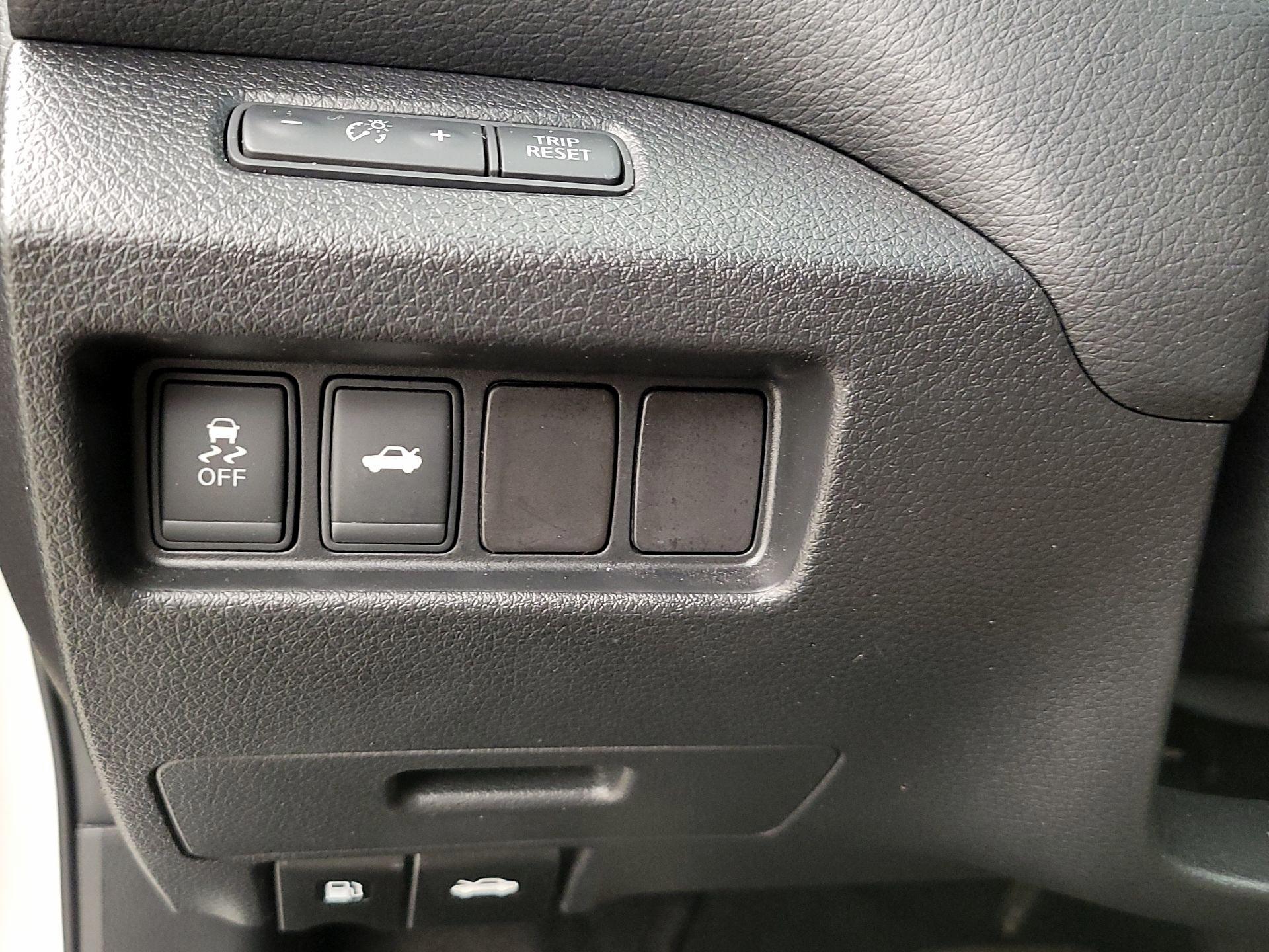 Thumbnail: 2015 Nissan Altima - 13