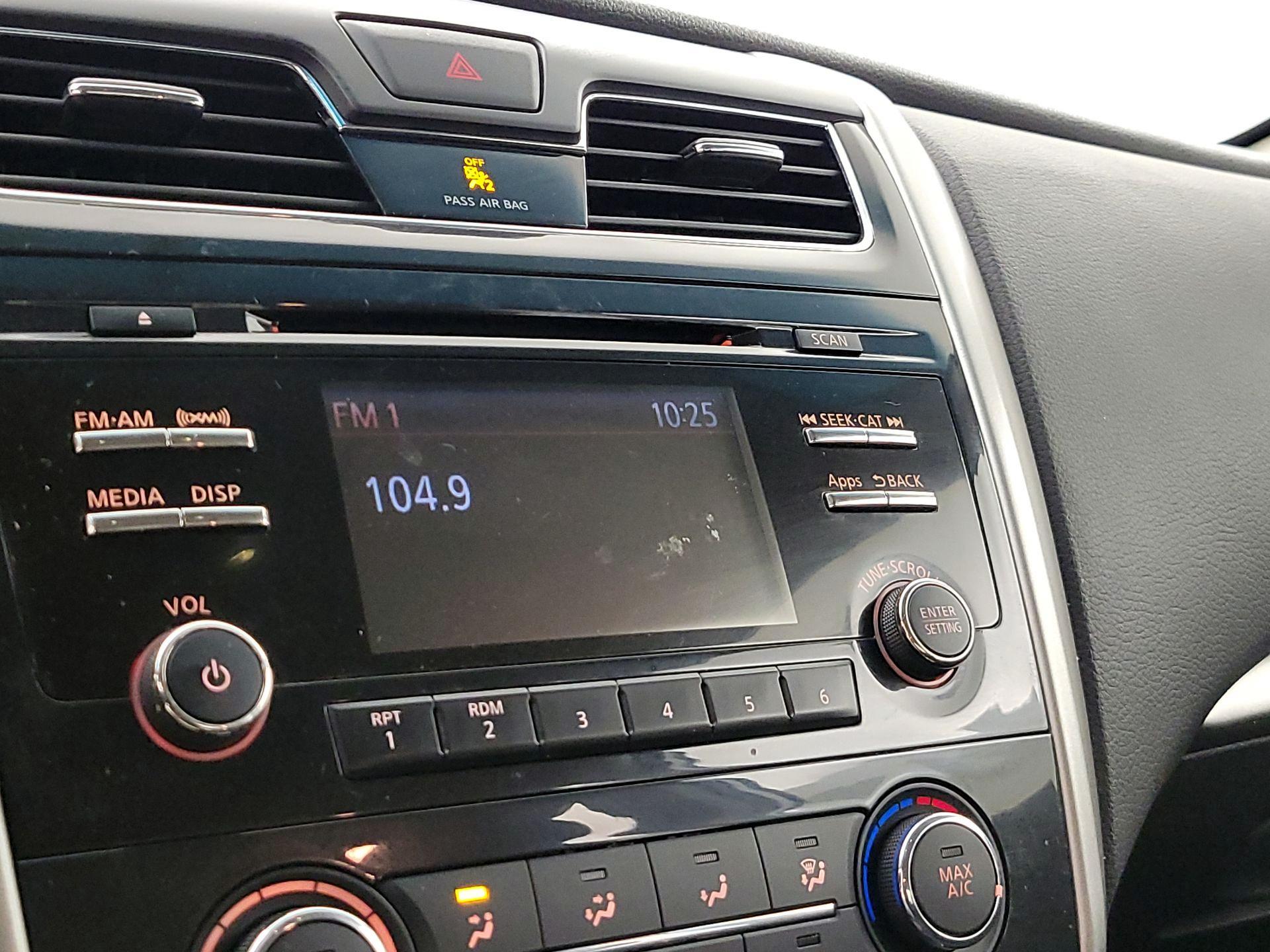 Thumbnail: 2015 Nissan Altima - 15