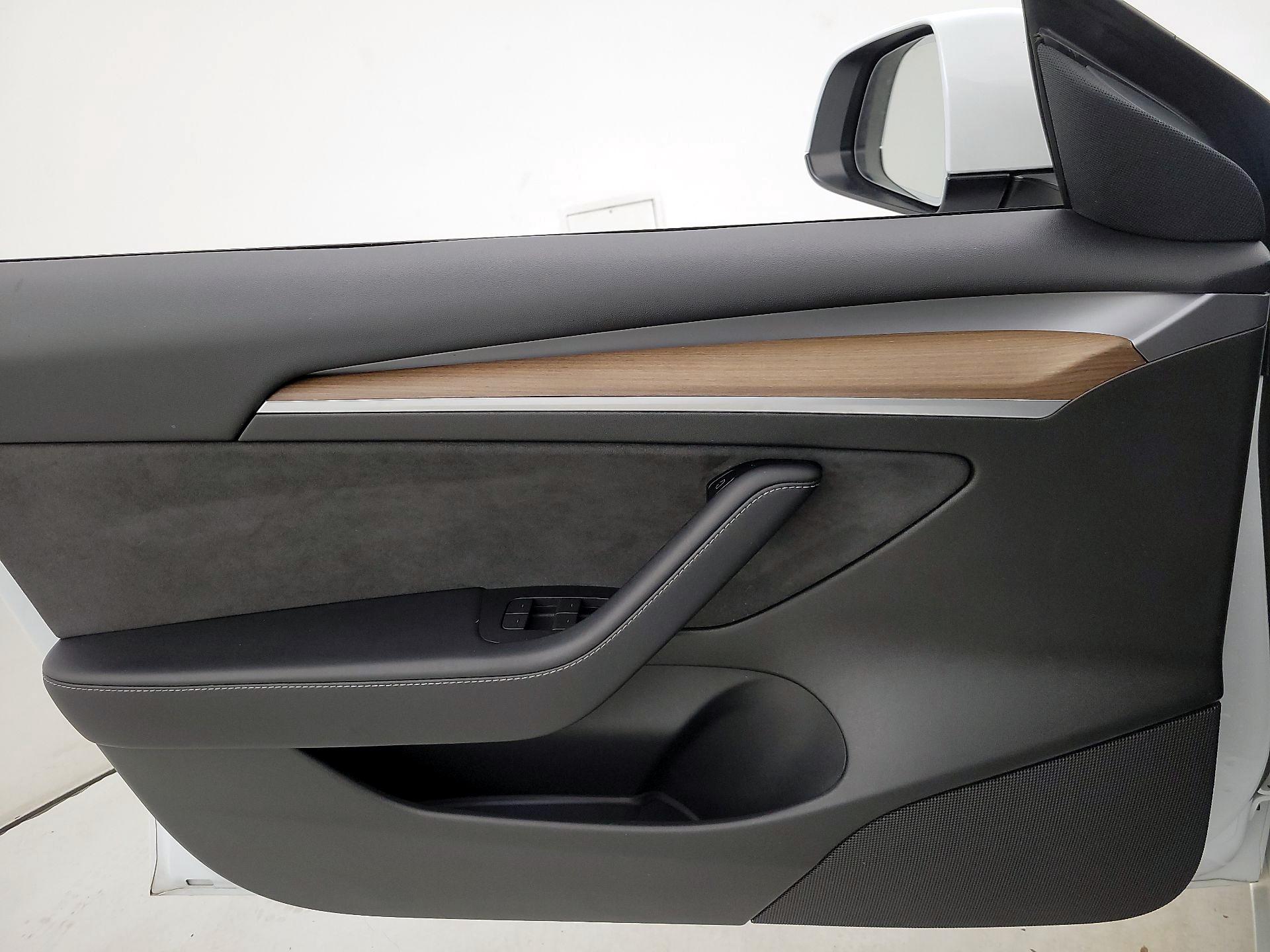 Thumbnail: 2022 Tesla Model 3 - 12