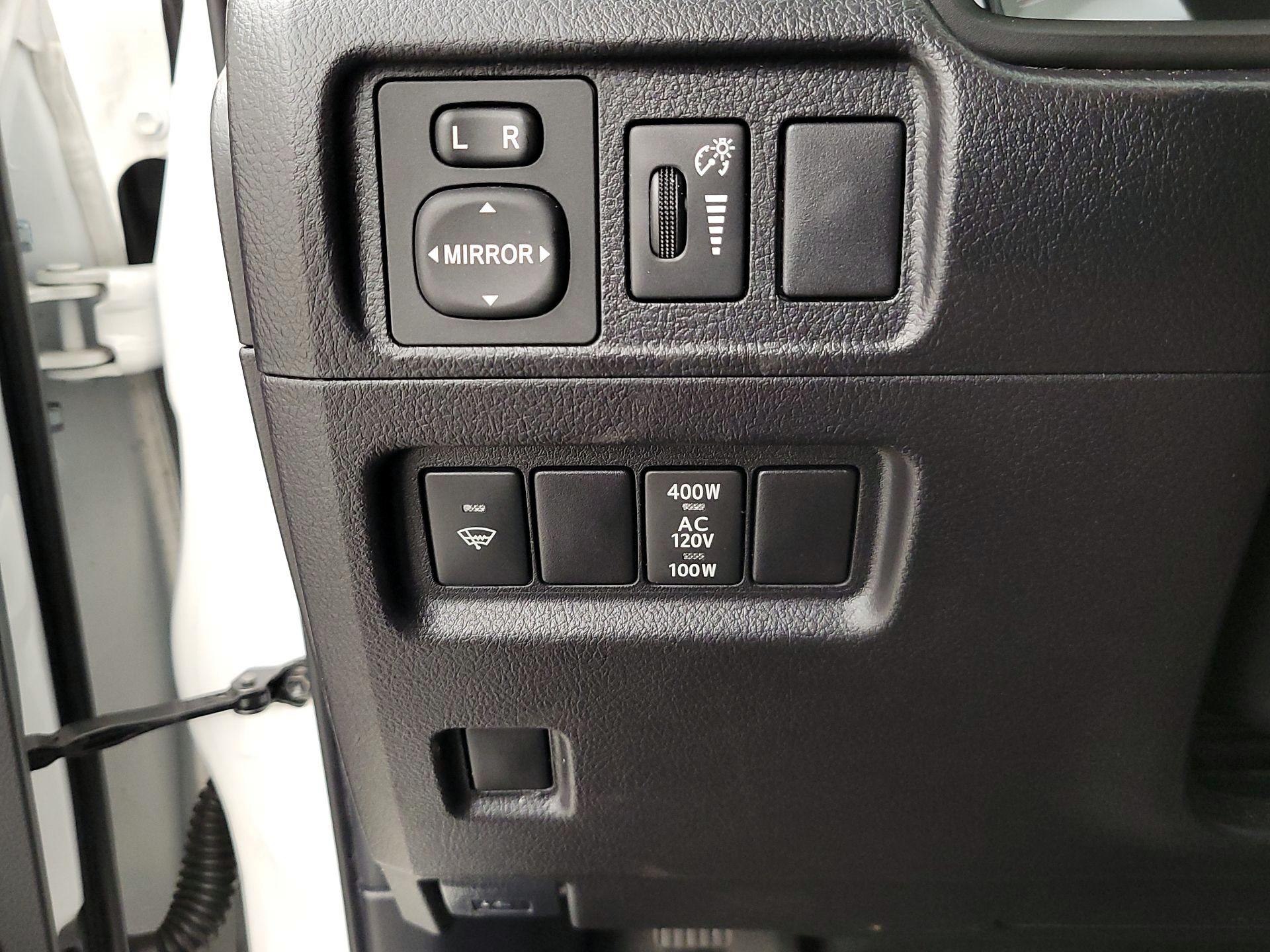 Thumbnail: 2016 Toyota 4Runner - 13