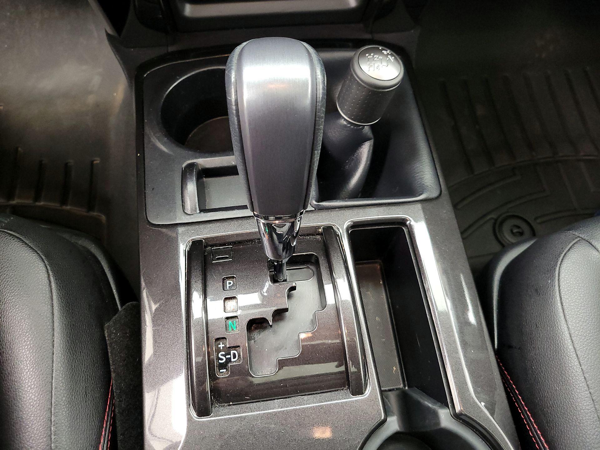 Thumbnail: 2016 Toyota 4Runner - 17