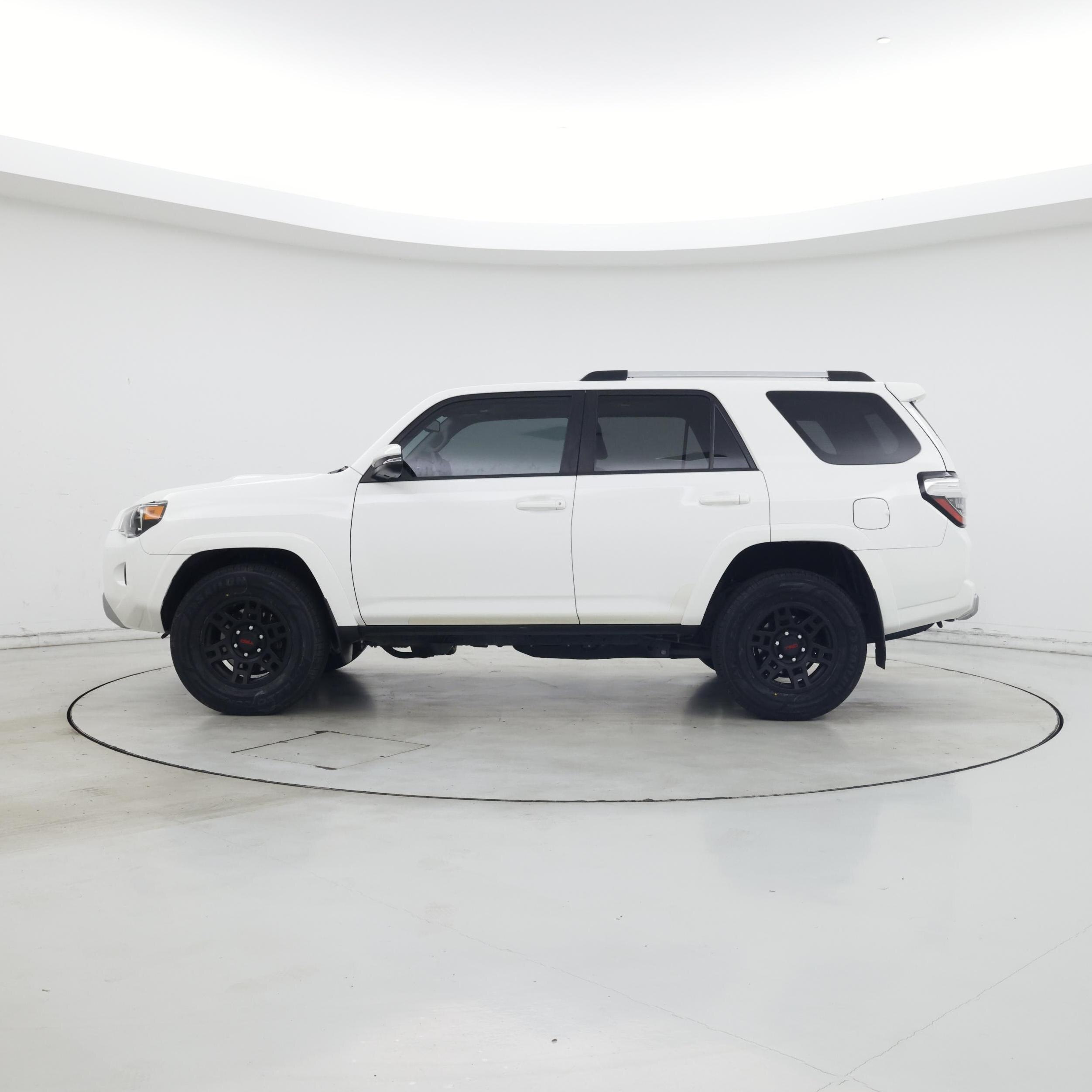 Thumbnail: 2016 Toyota 4Runner - 3