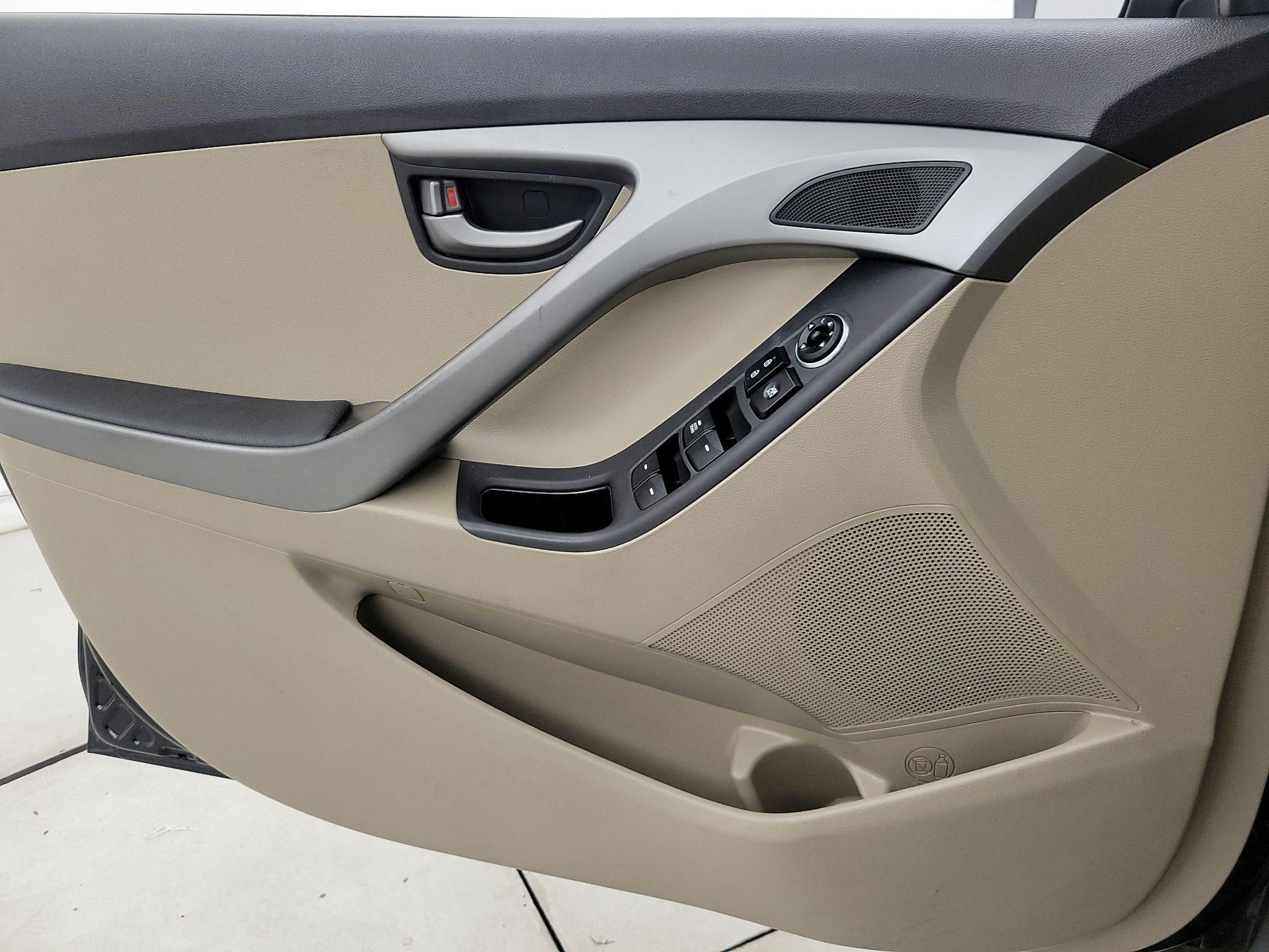 Thumbnail: 2016 Hyundai Elantra - 12