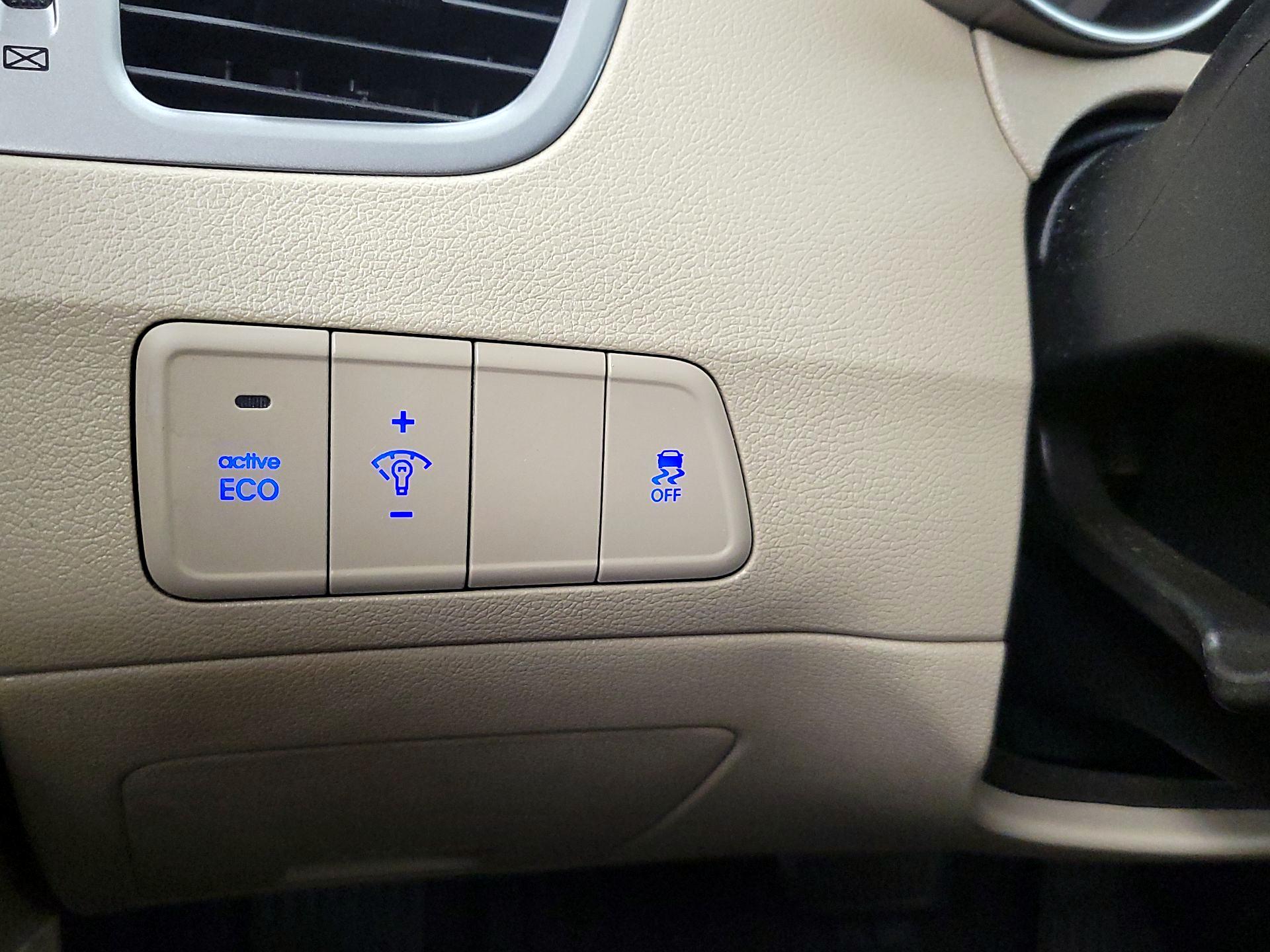 Thumbnail: 2016 Hyundai Elantra - 13