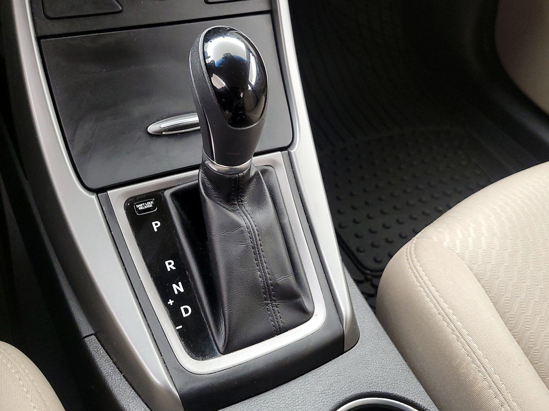 Thumbnail: 2016 Hyundai Elantra - 16