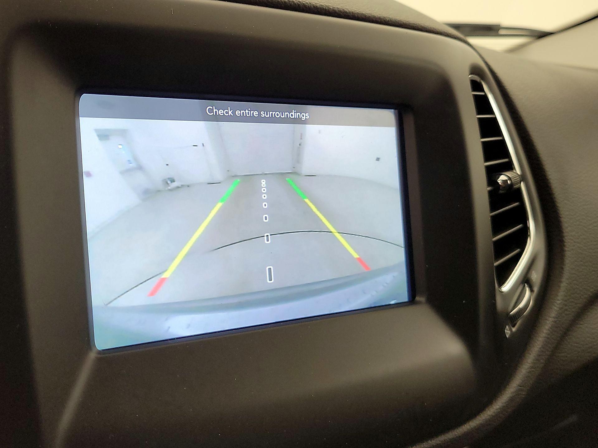 Thumbnail: 2018 Jeep Compass - 14