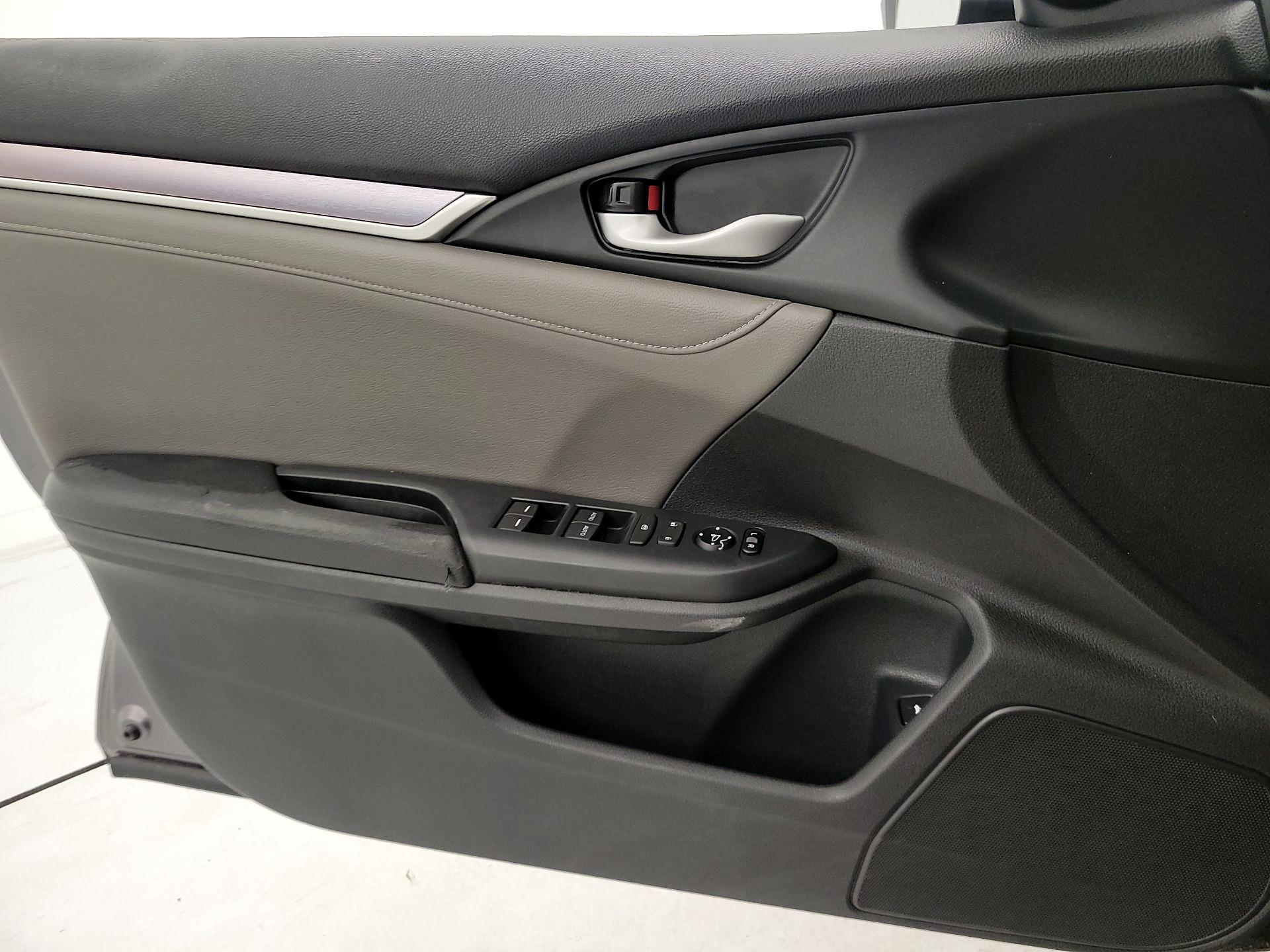 Thumbnail: 2016 Honda Civic - 12