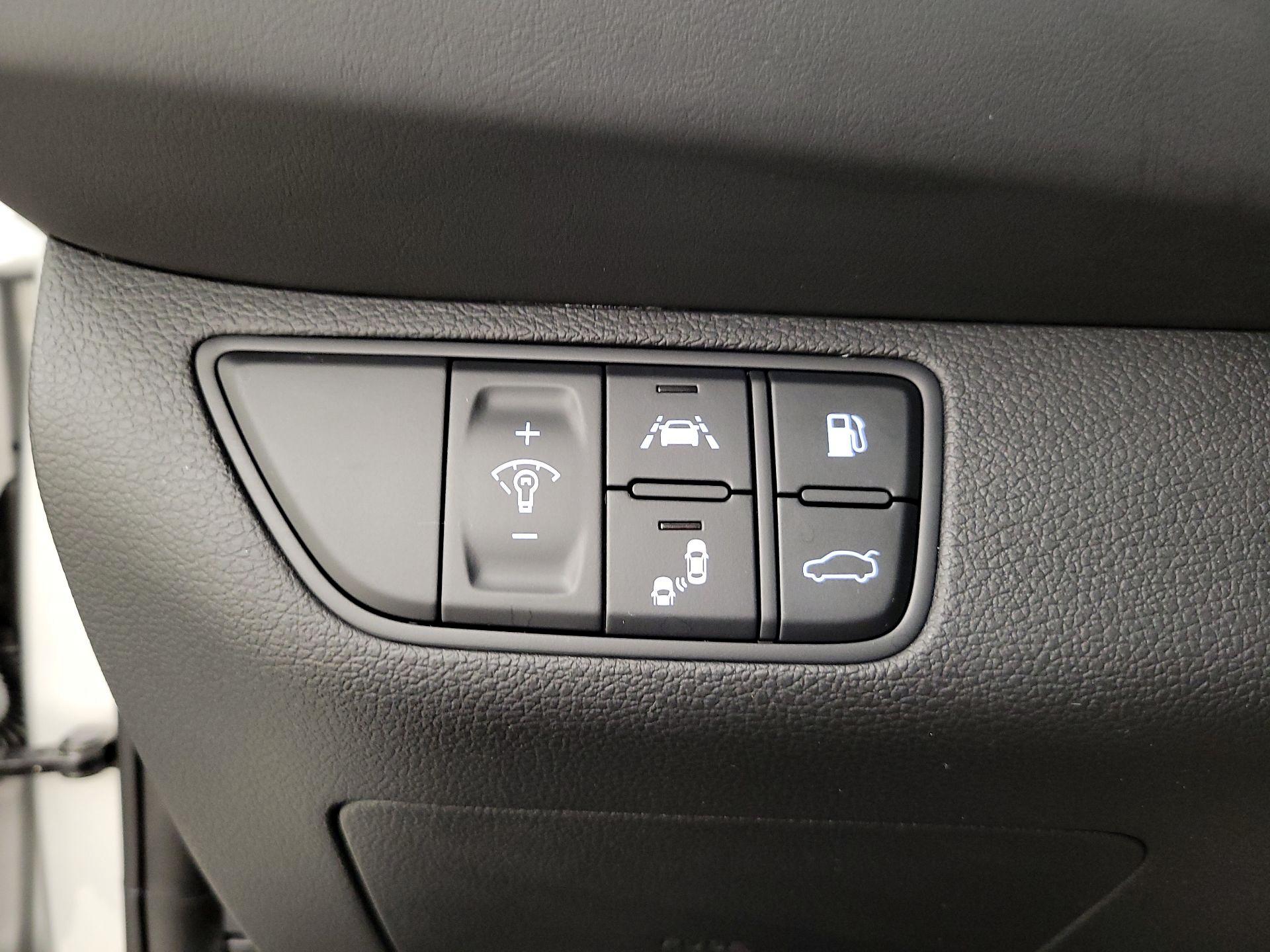 Thumbnail: 2019 Genesis G70 - 13