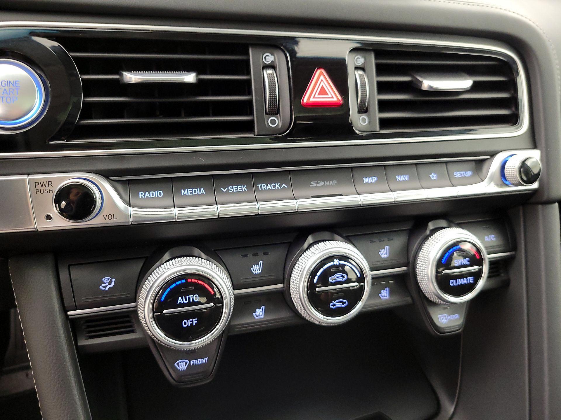 Thumbnail: 2019 Genesis G70 - 17