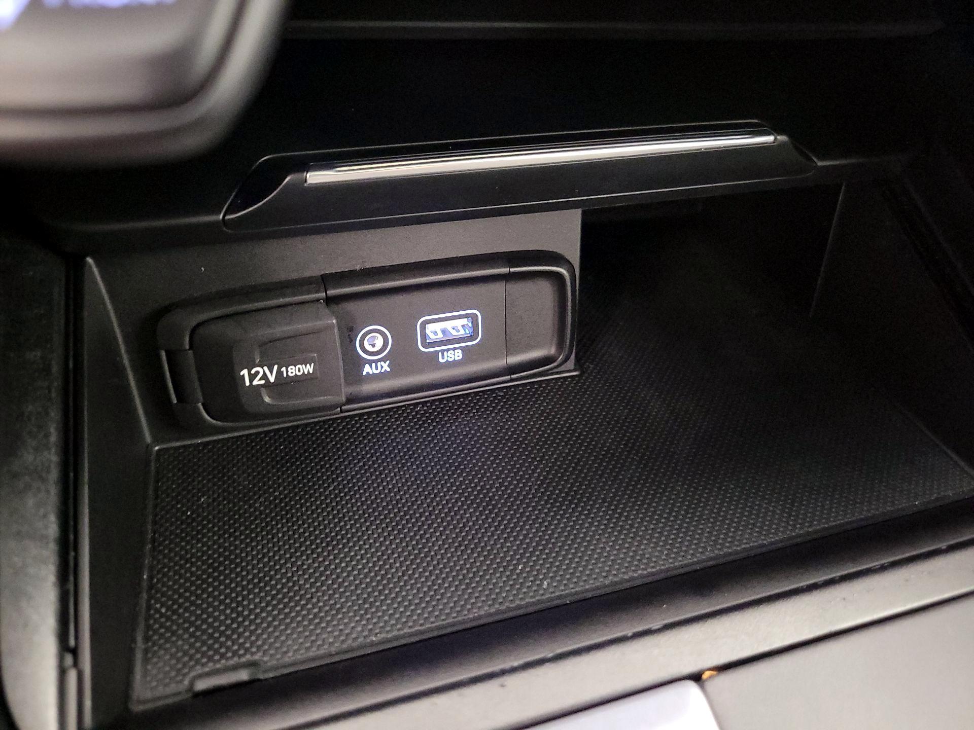 Thumbnail: 2019 Genesis G70 - 19