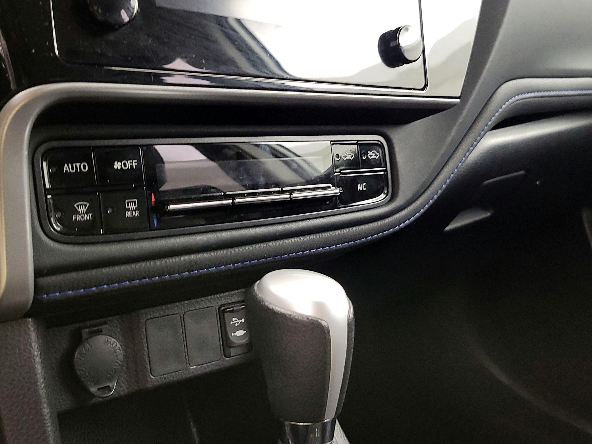 Thumbnail: 2017 Toyota Corolla - 16