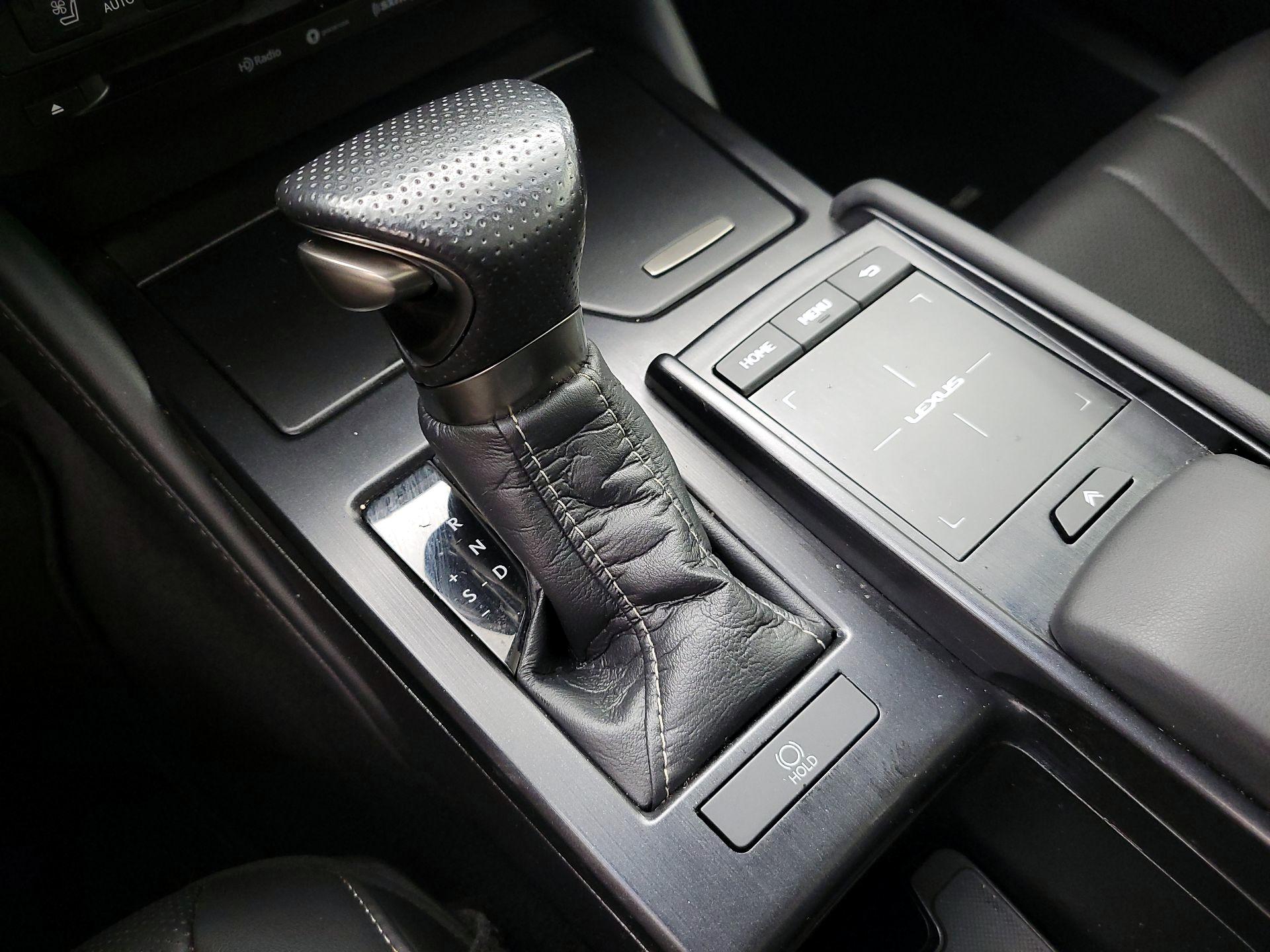 Thumbnail: 2021 Lexus ES - 17