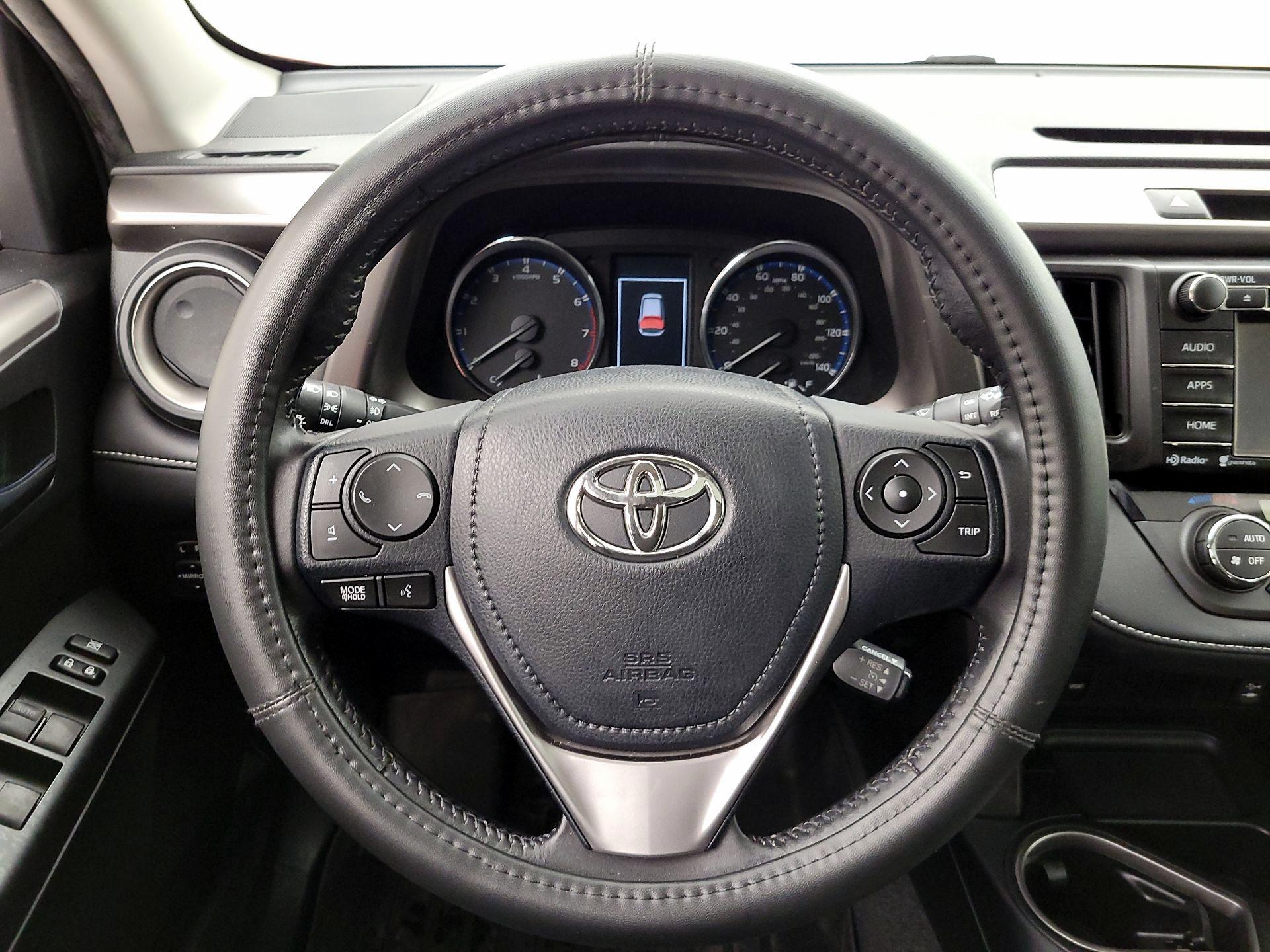 Thumbnail: 2016 Toyota RAV4 - 10