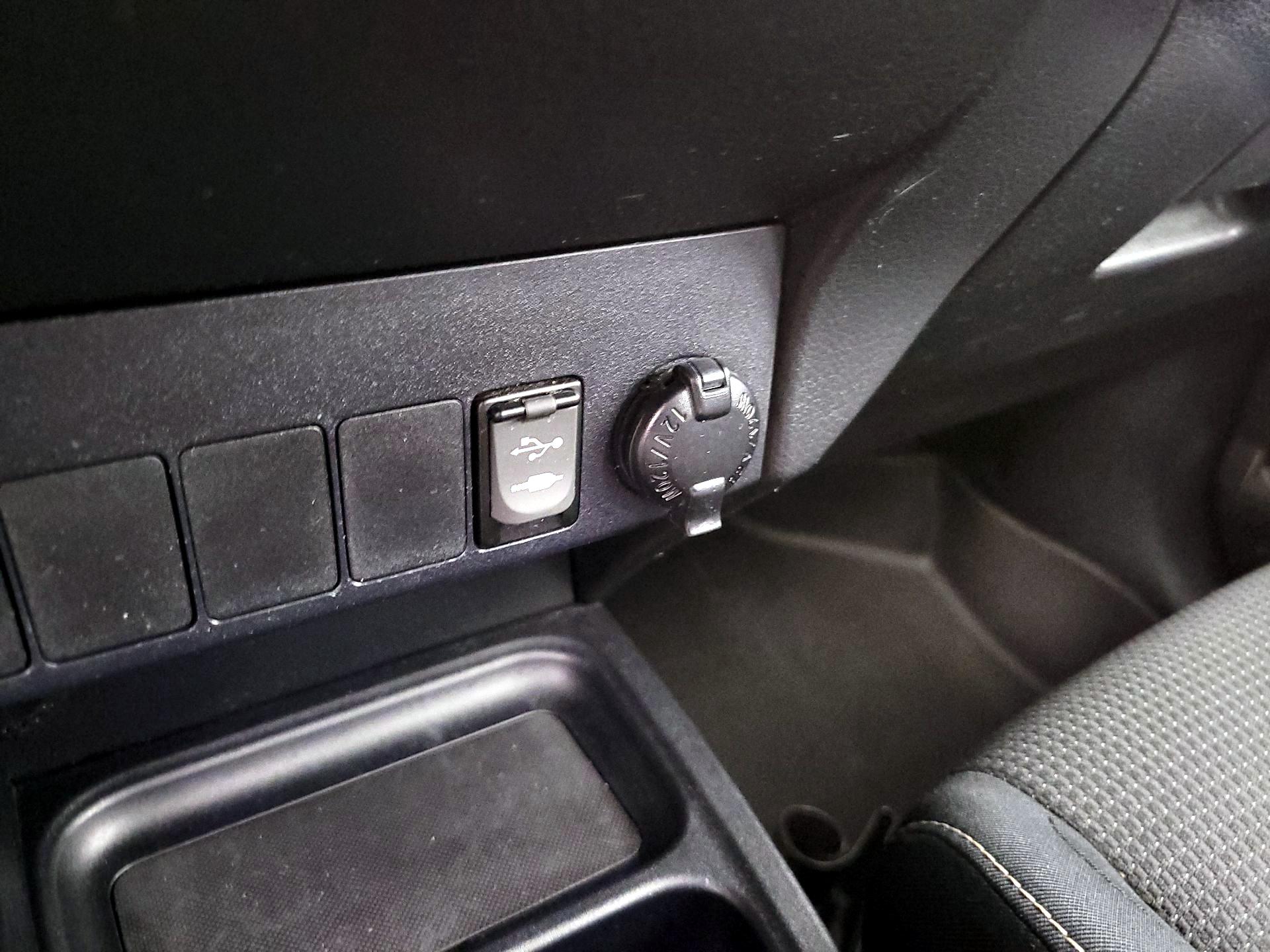 Thumbnail: 2016 Toyota RAV4 - 18