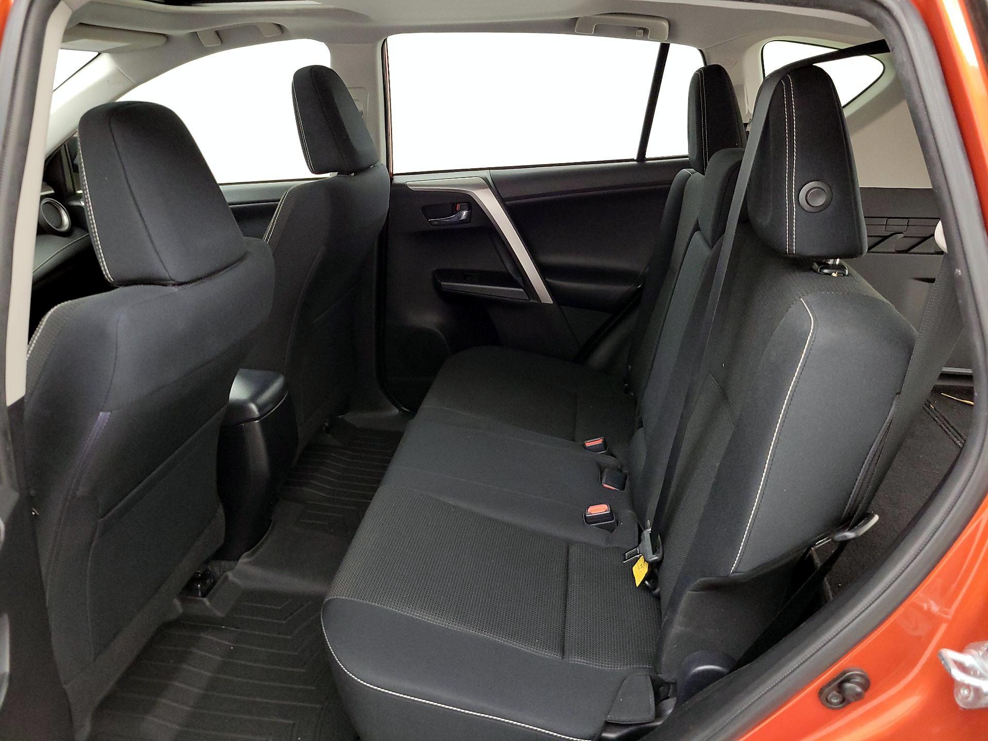 Thumbnail: 2016 Toyota RAV4 - 20