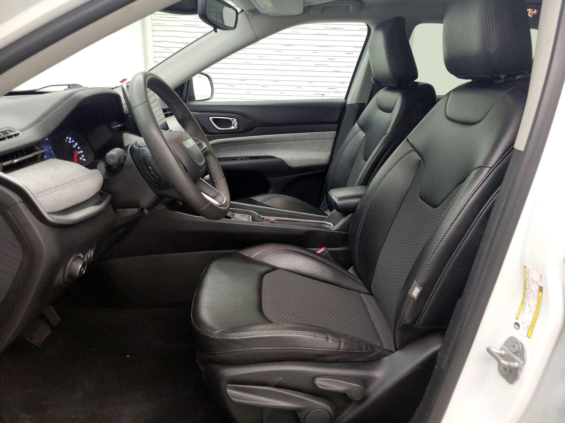 Thumbnail: 2022 Jeep Compass - 11