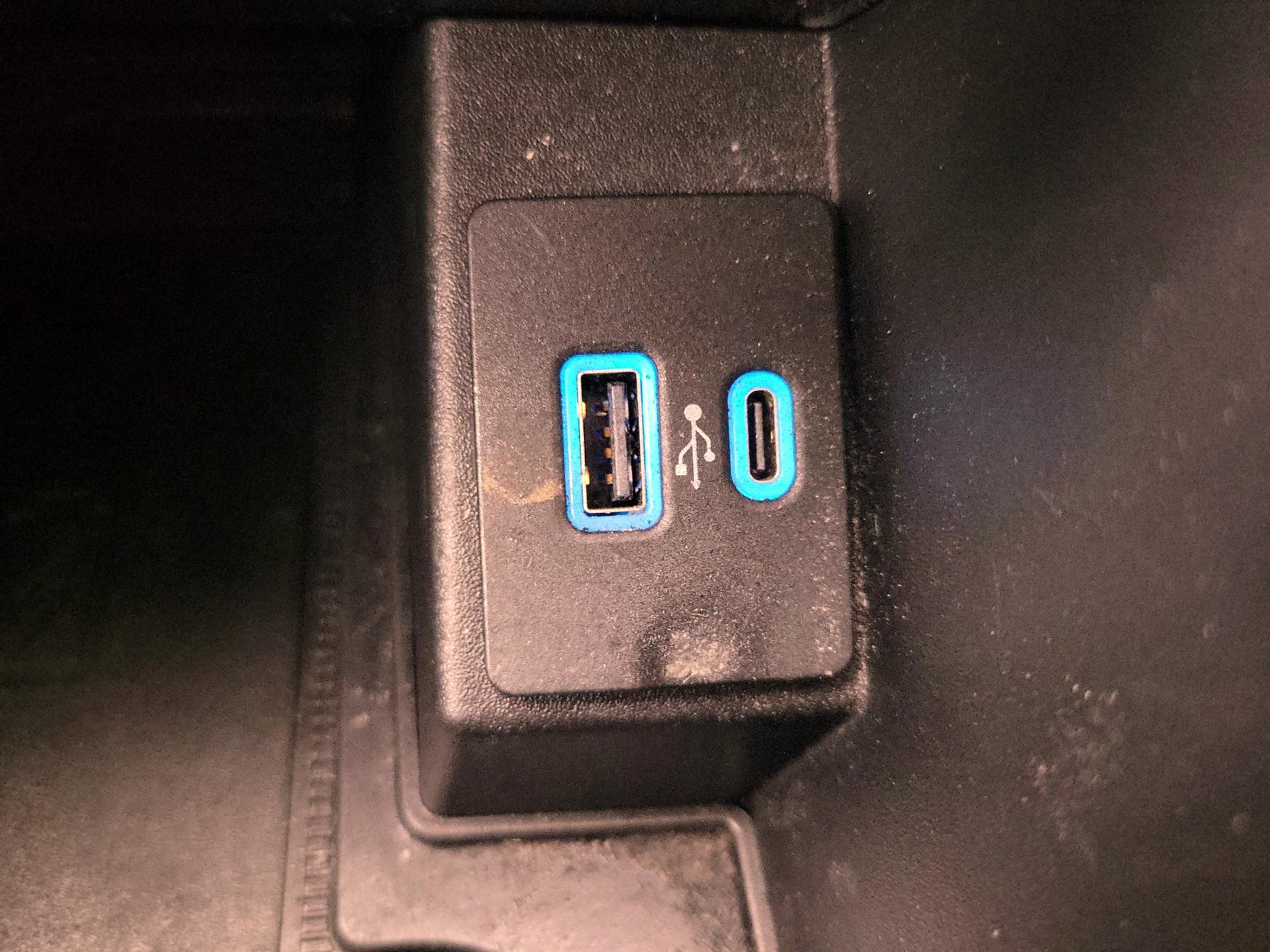 Thumbnail: 2022 Ford Edge - 18