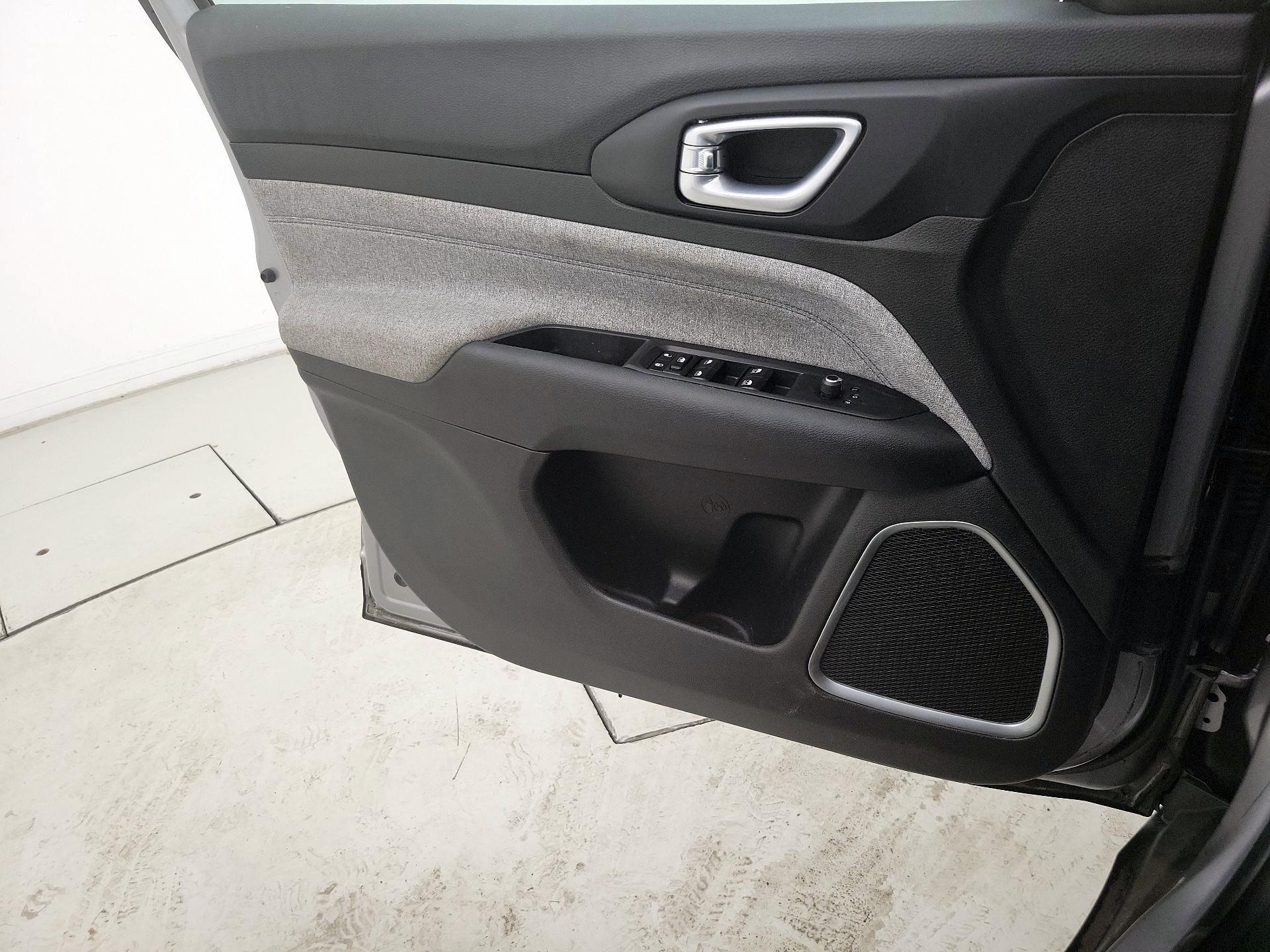 Thumbnail: 2023 Jeep Compass - 12