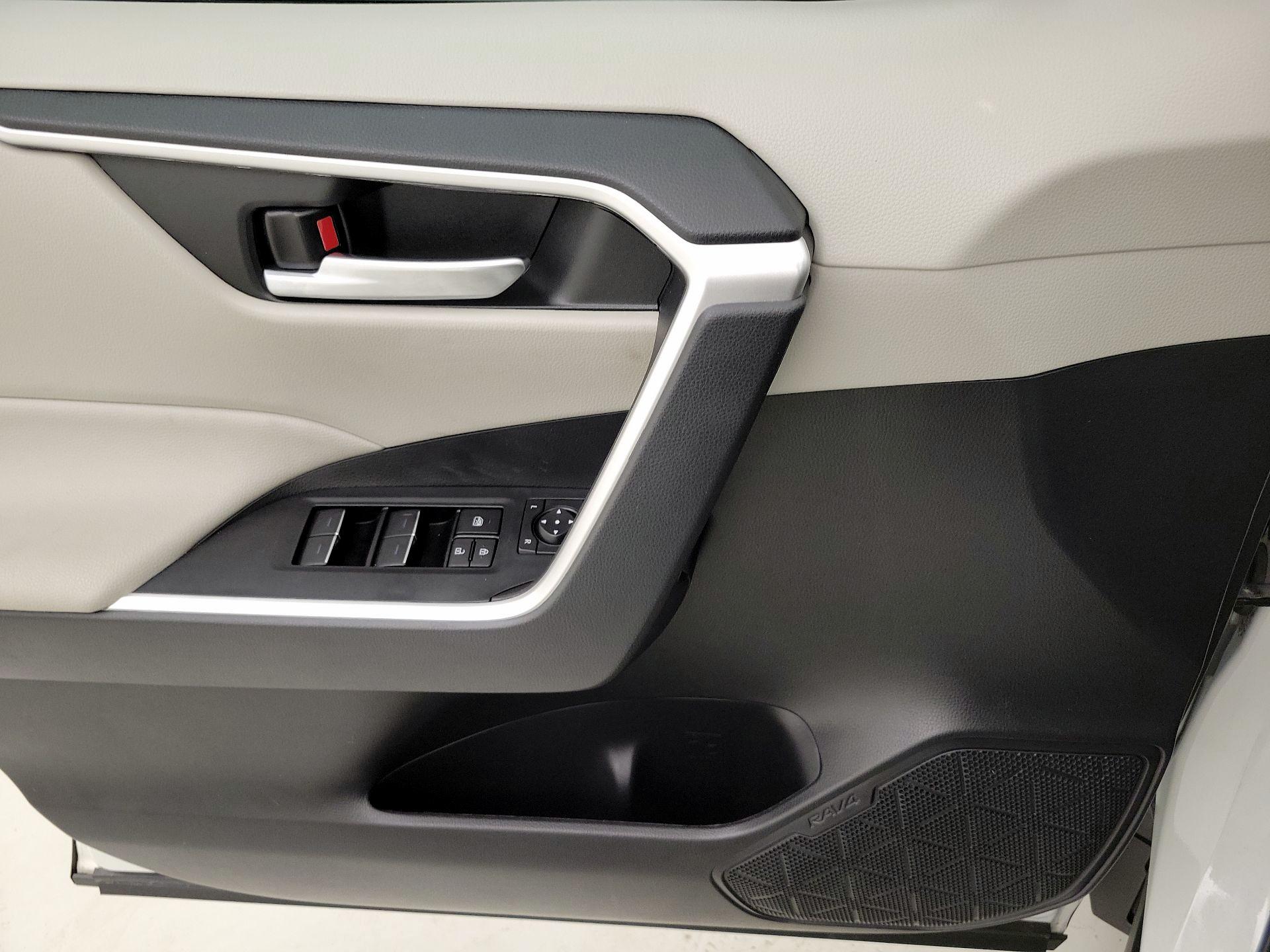 Thumbnail: 2024 Toyota RAV4 - 12