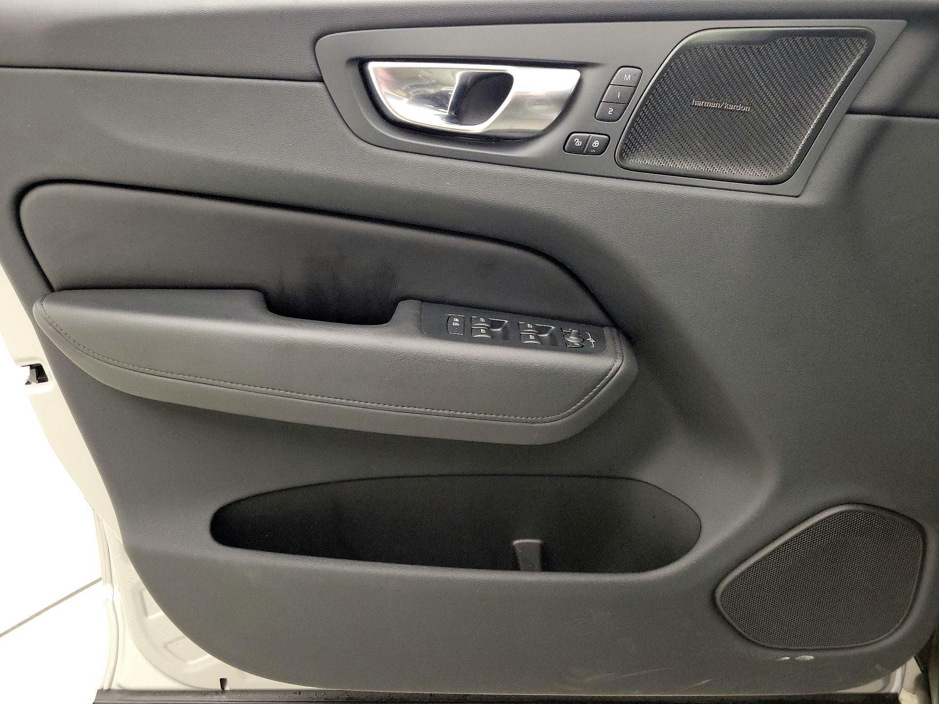 Thumbnail: 2023 Volvo XC60 - 12