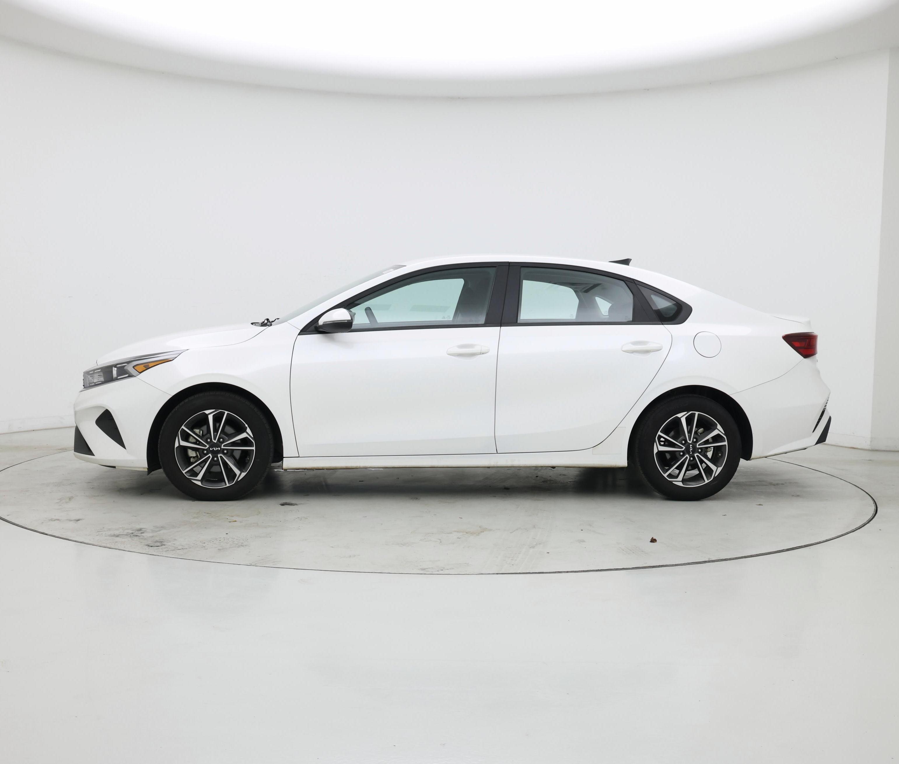 Thumbnail: 2024 Kia Forte - 3