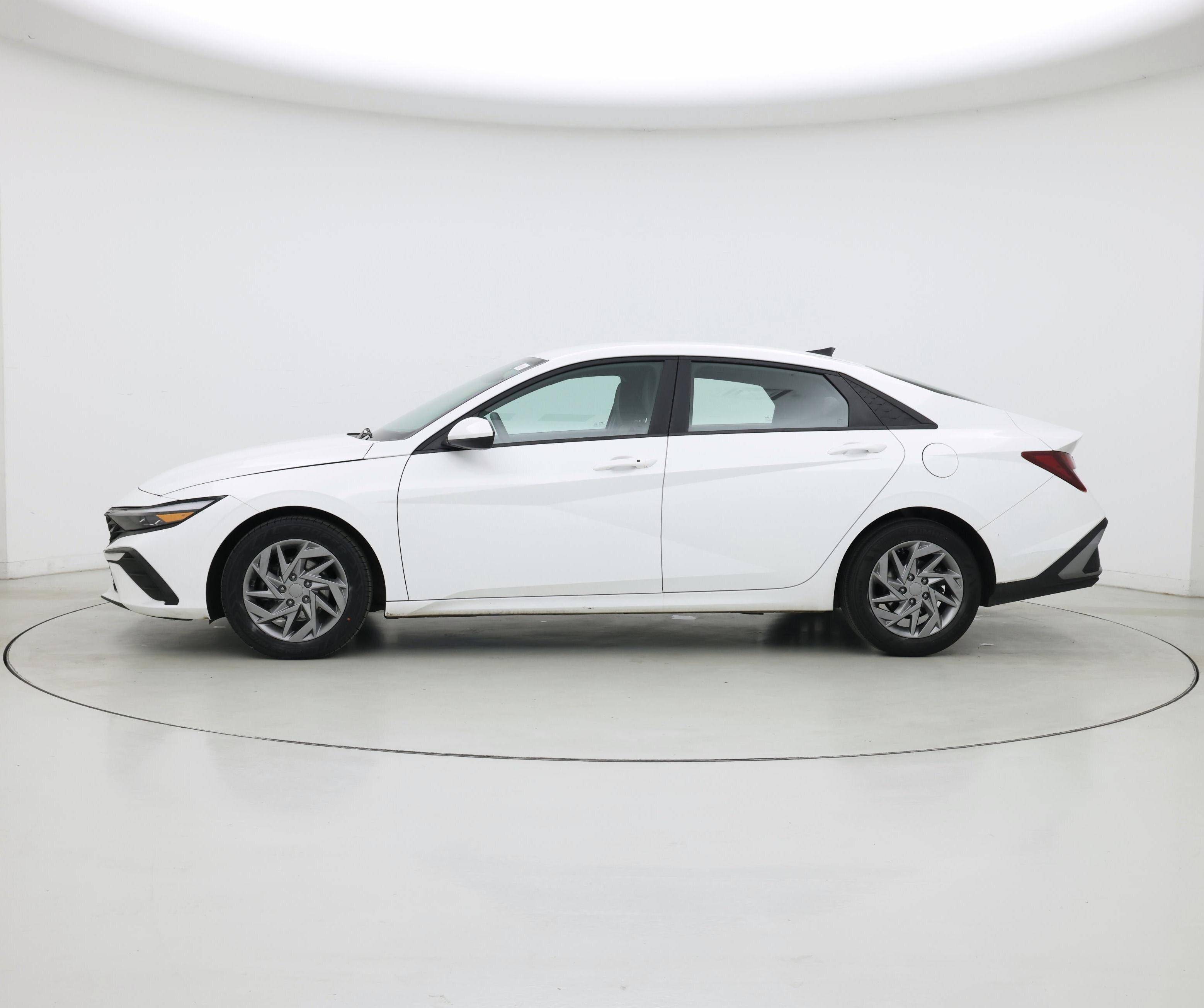 Thumbnail: 2024 Hyundai Elantra - 3