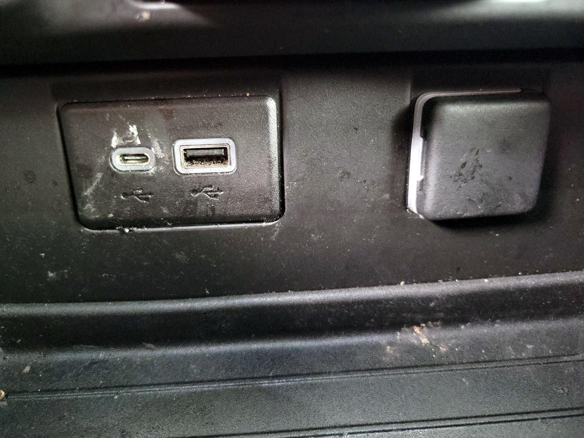 Thumbnail: 2023 Chevrolet Tahoe - 18