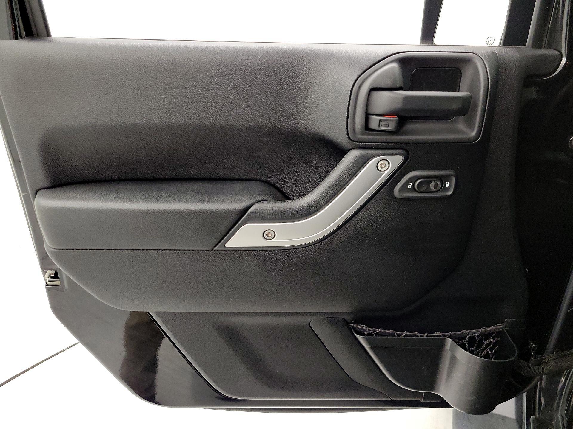 Thumbnail: 2016 Jeep Wrangler - 12