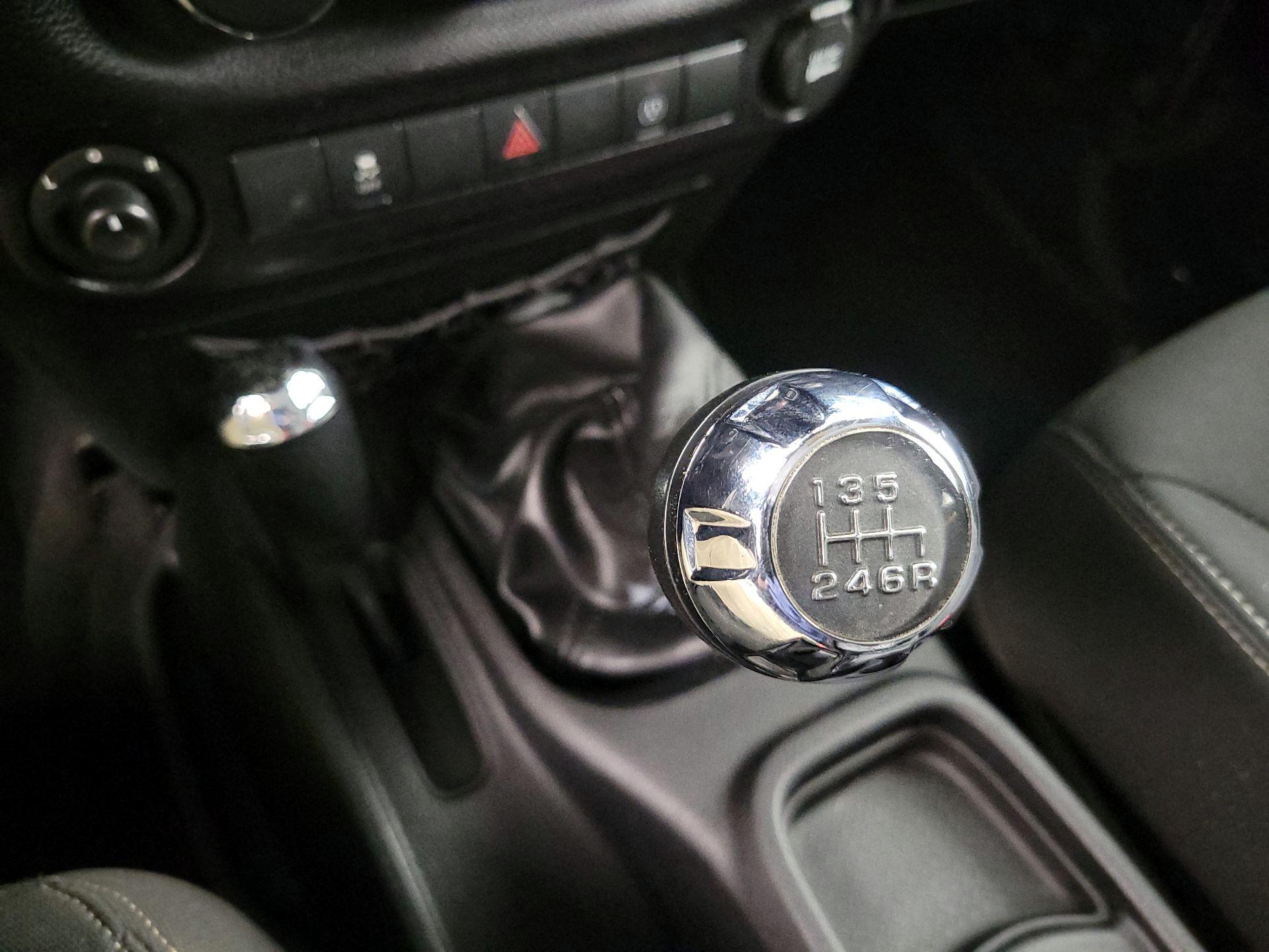 Thumbnail: 2016 Jeep Wrangler - 15