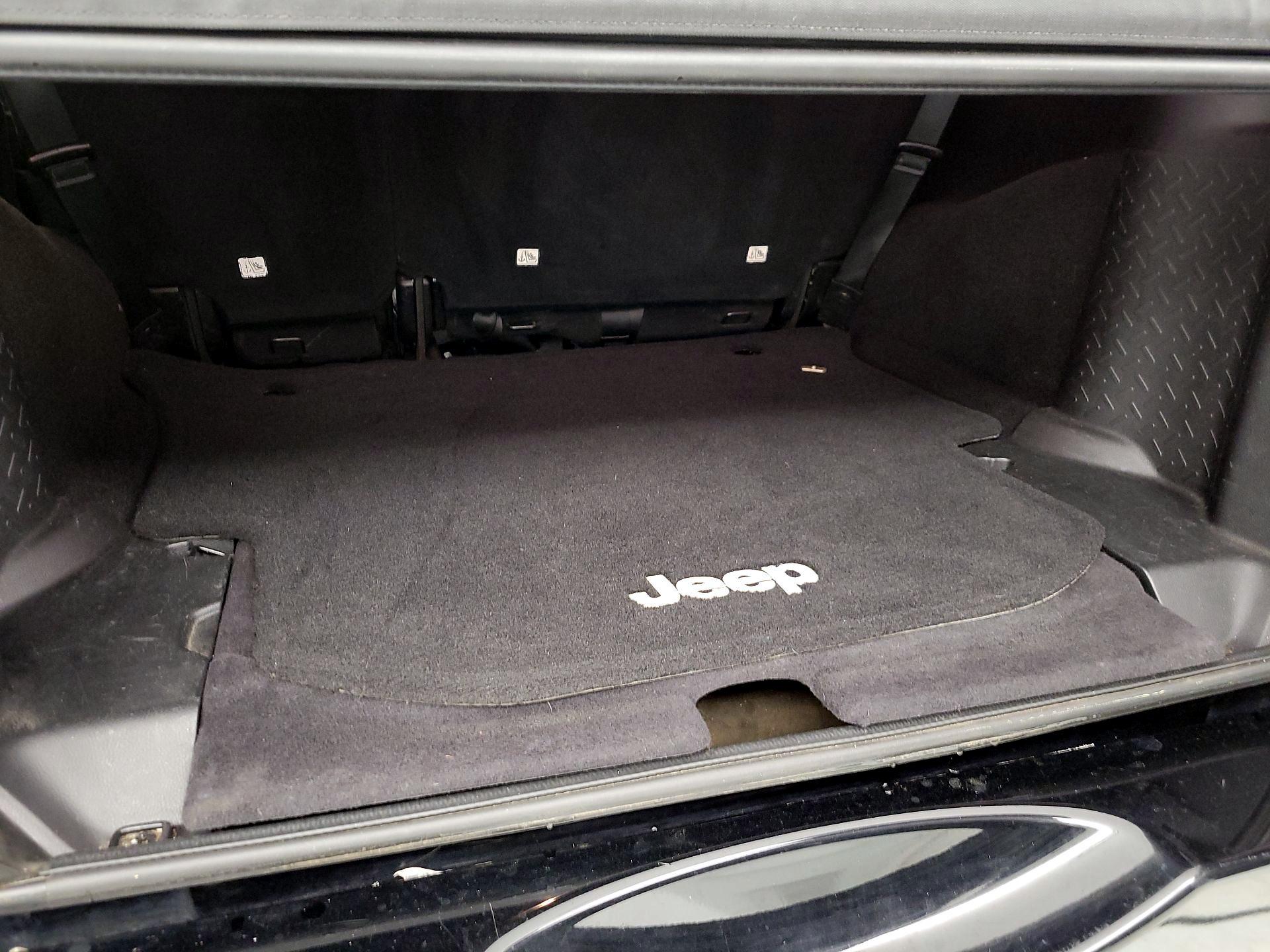 Thumbnail: 2016 Jeep Wrangler - 18