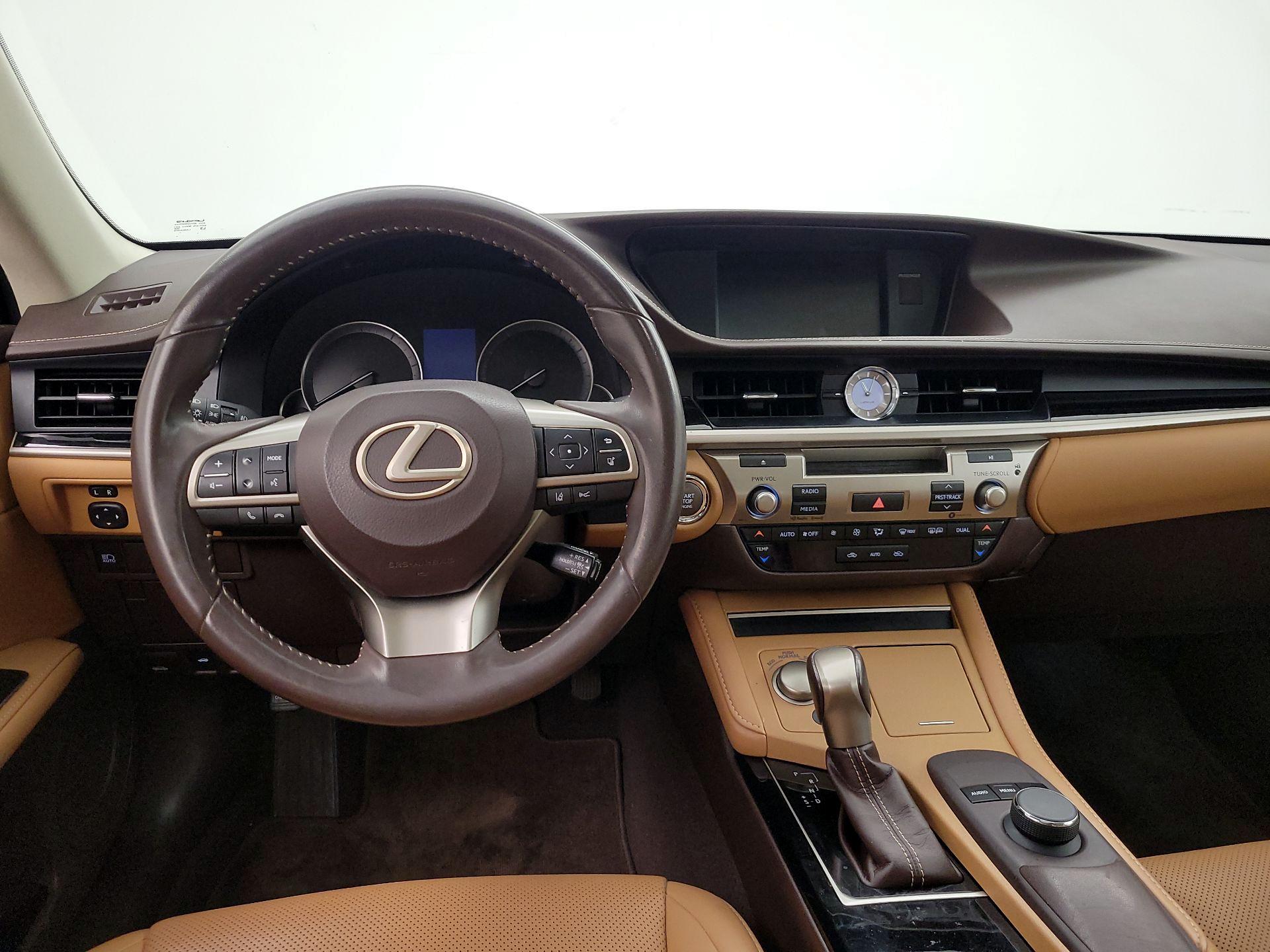 Thumbnail: 2018 Lexus ES - 10