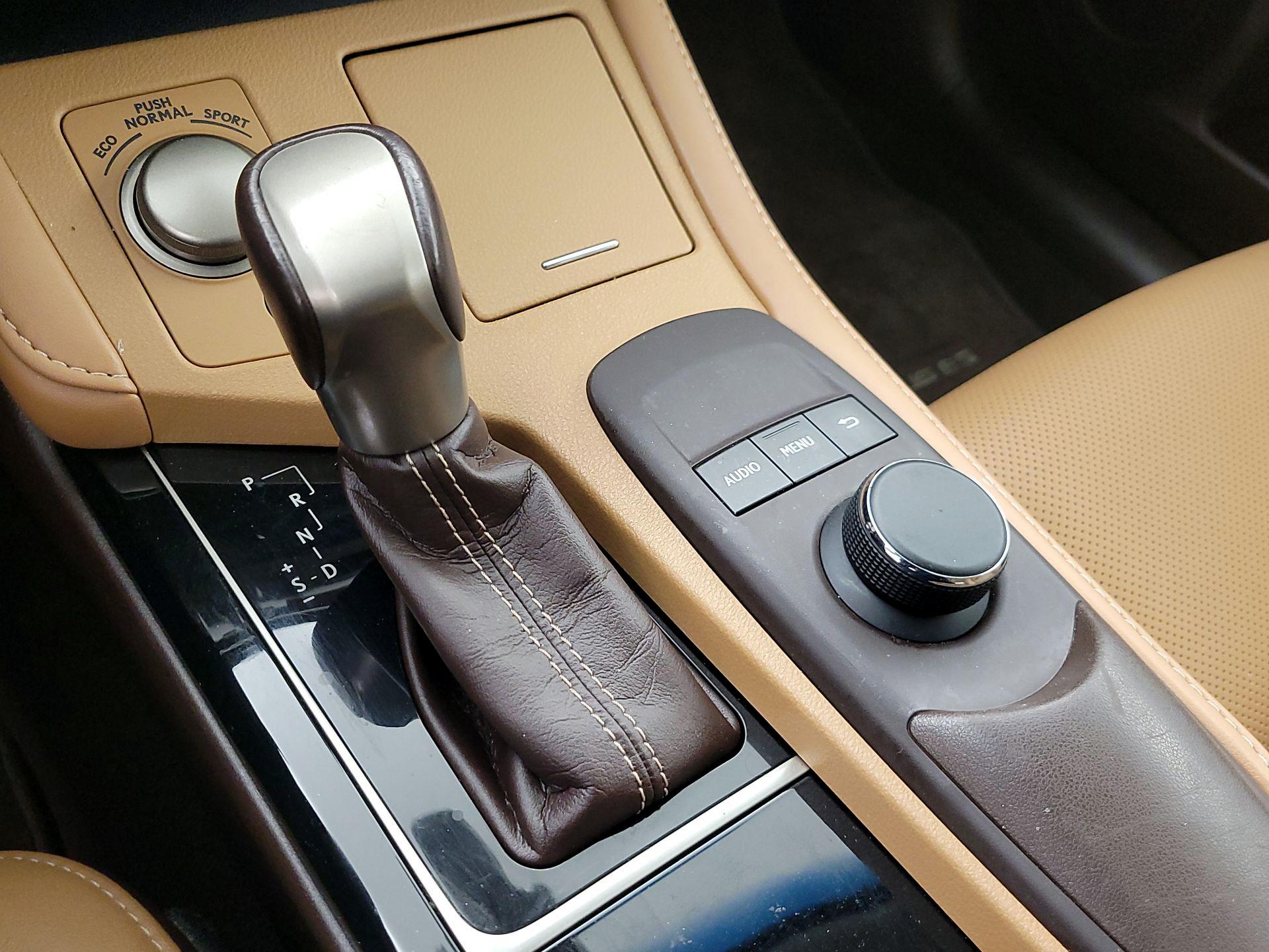 Thumbnail: 2018 Lexus ES - 17