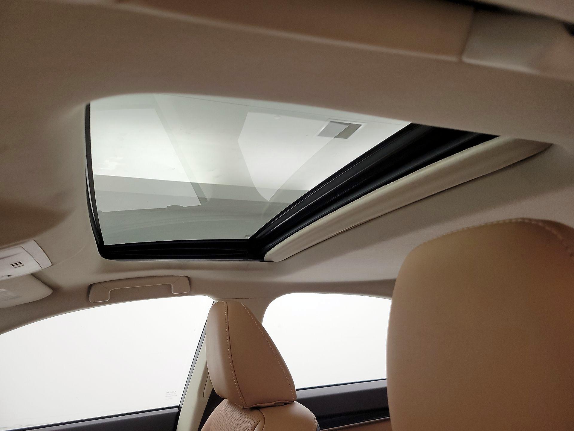 Thumbnail: 2018 Lexus ES - 19