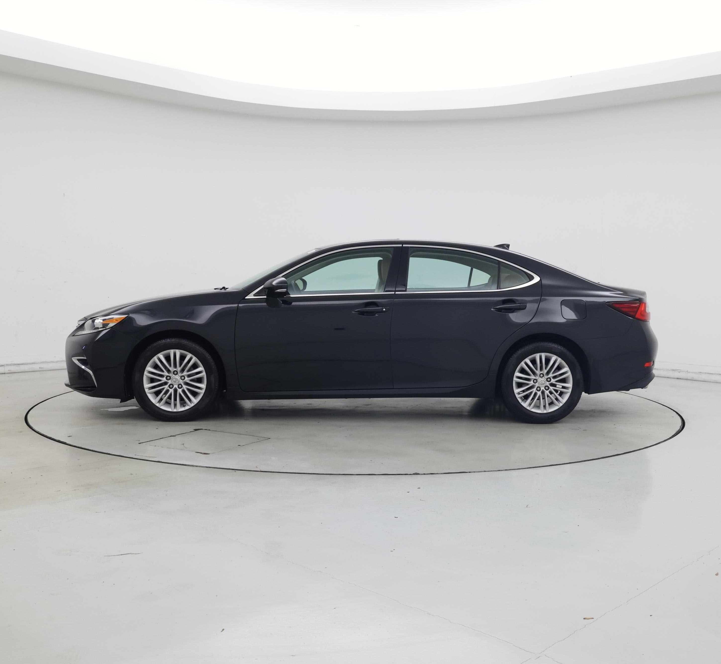 Thumbnail: 2018 Lexus ES - 3