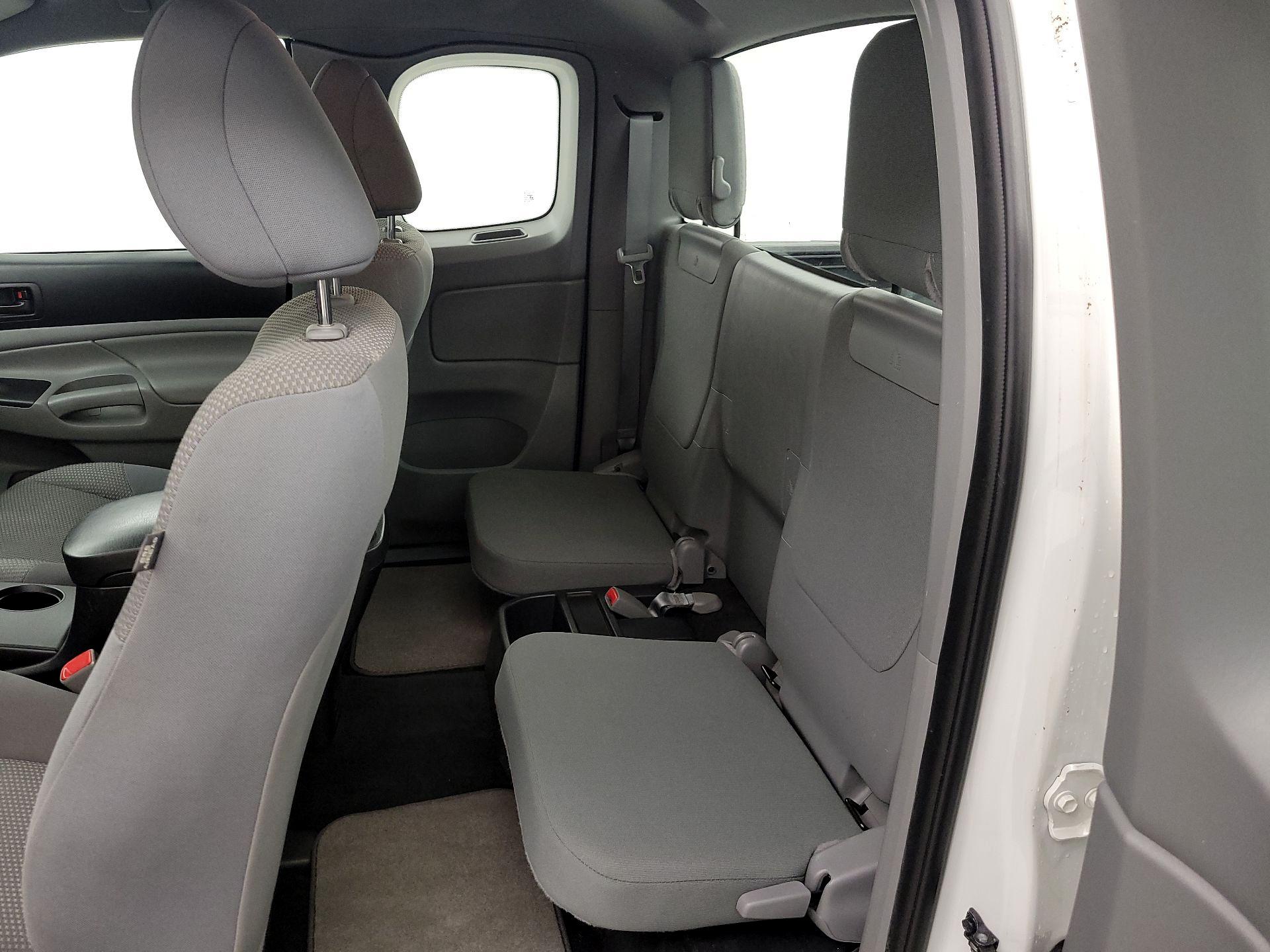 Thumbnail: 2015 Toyota Tacoma - 18