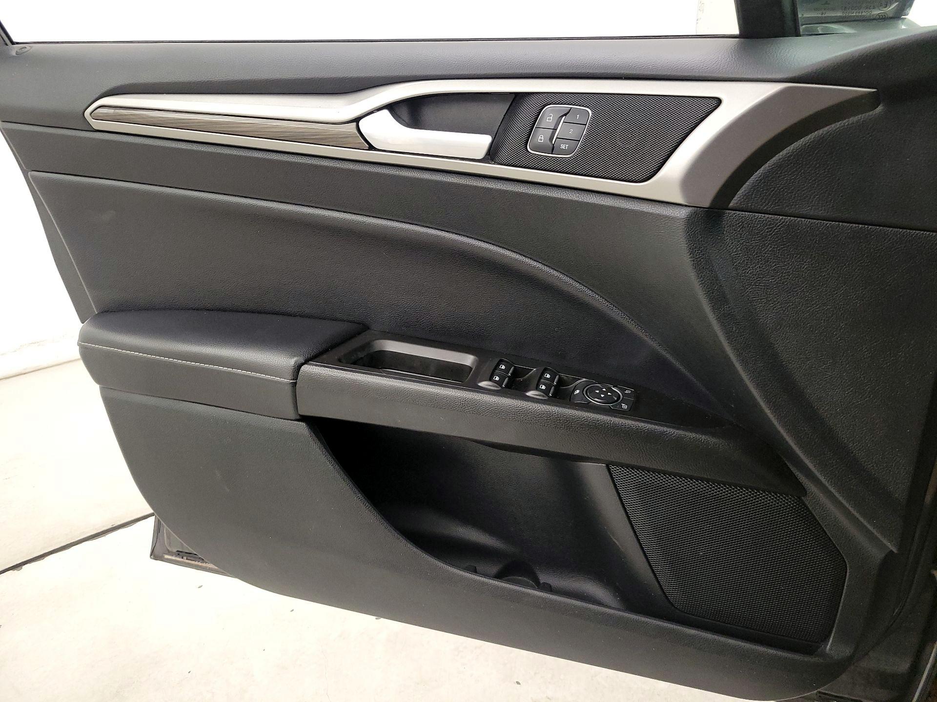 Thumbnail: 2017 Ford Fusion - 12