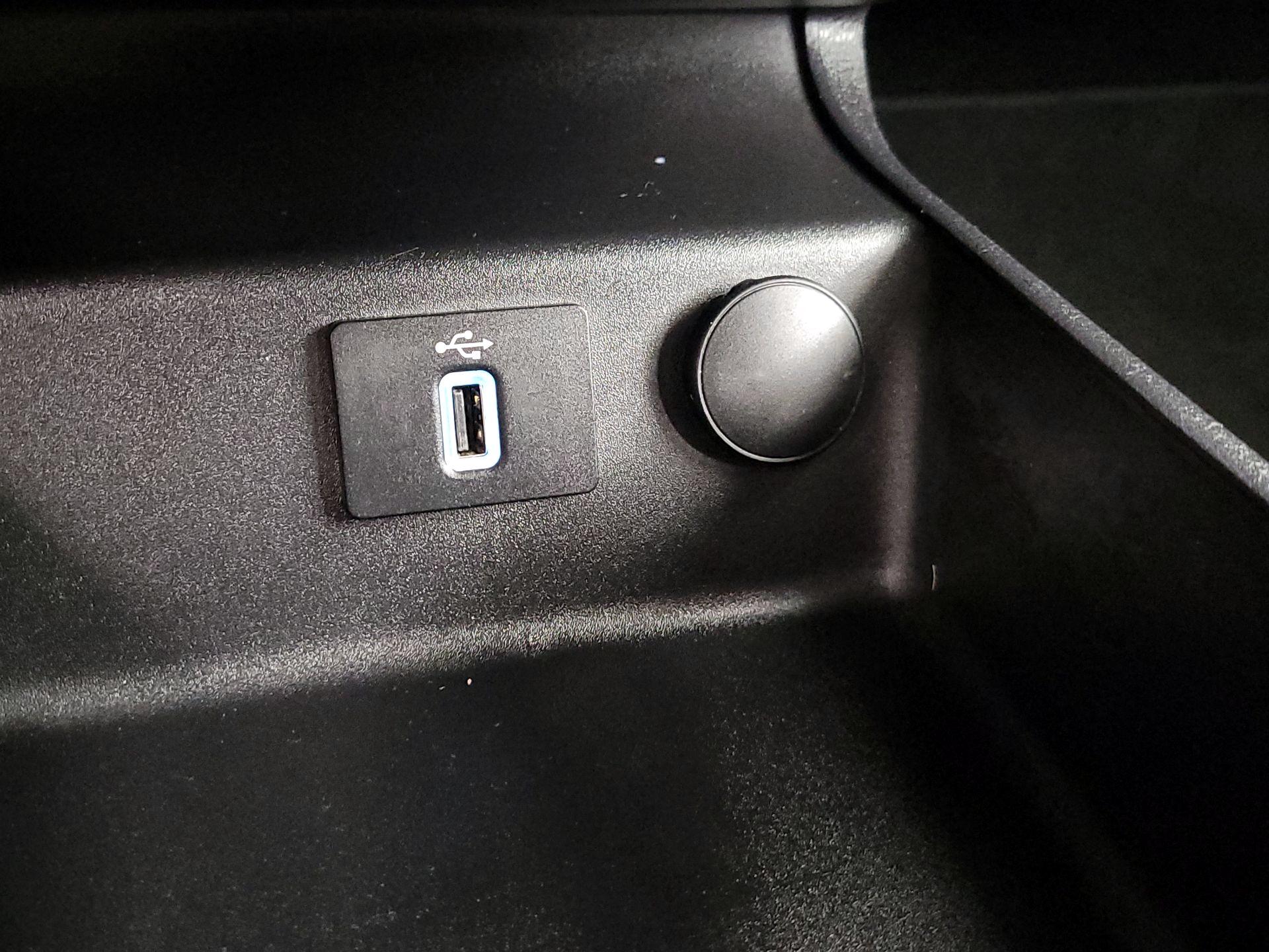 Thumbnail: 2017 Ford Fusion - 18