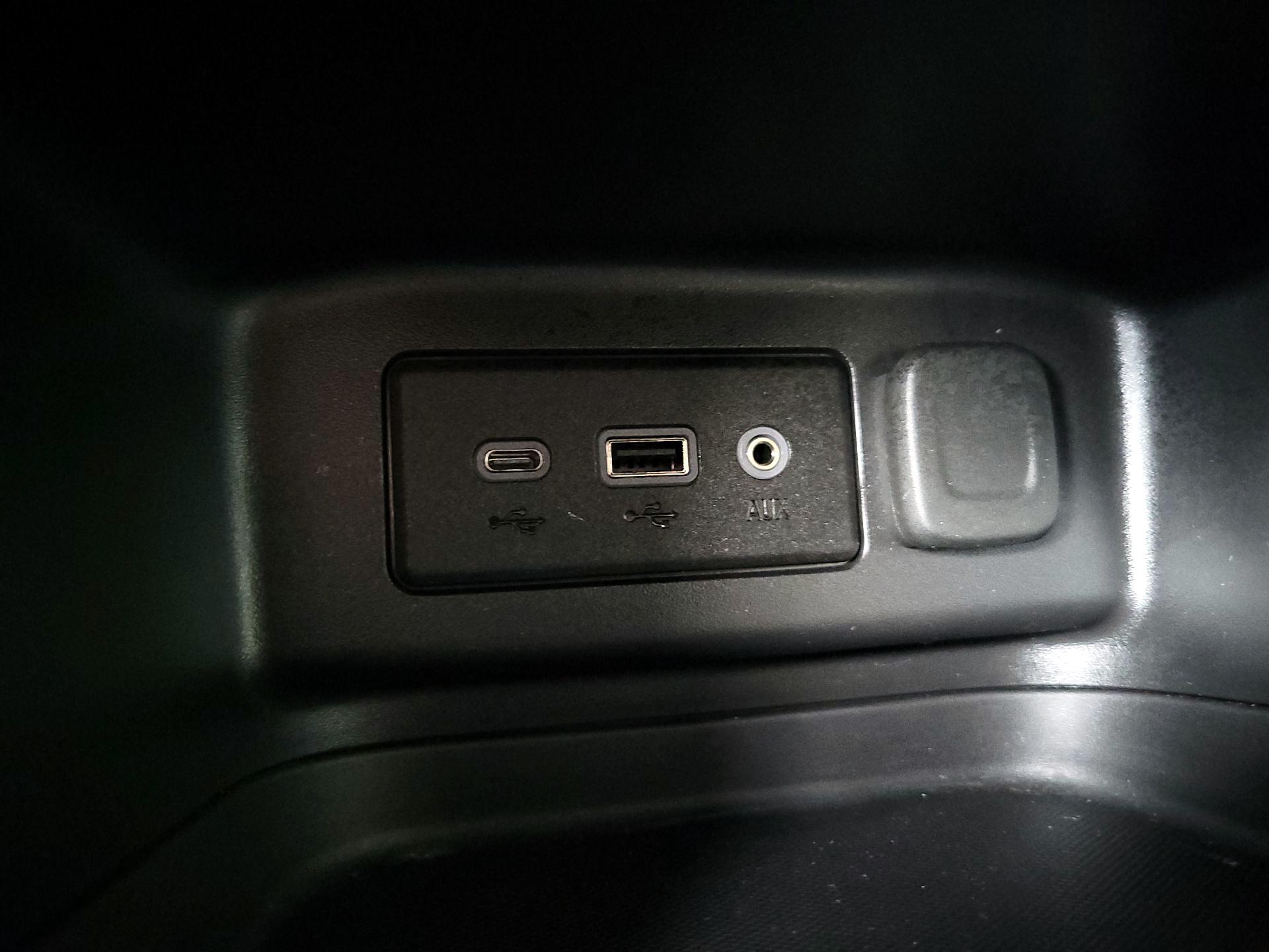 Thumbnail: 2022 Chevrolet Equinox - 18