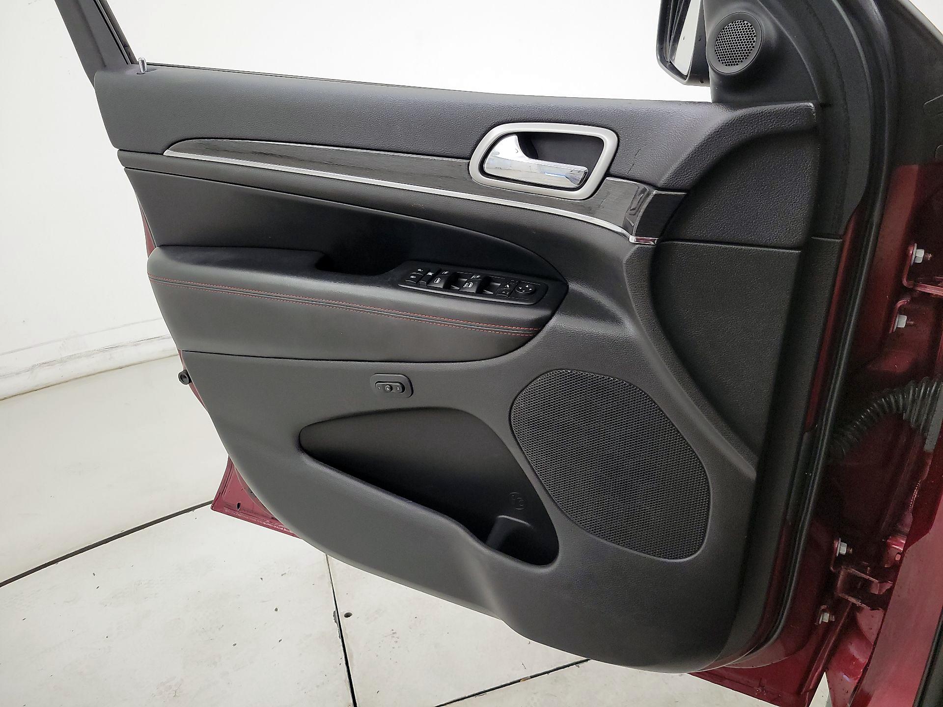 Thumbnail: 2017 Jeep Grand Cherokee - 12