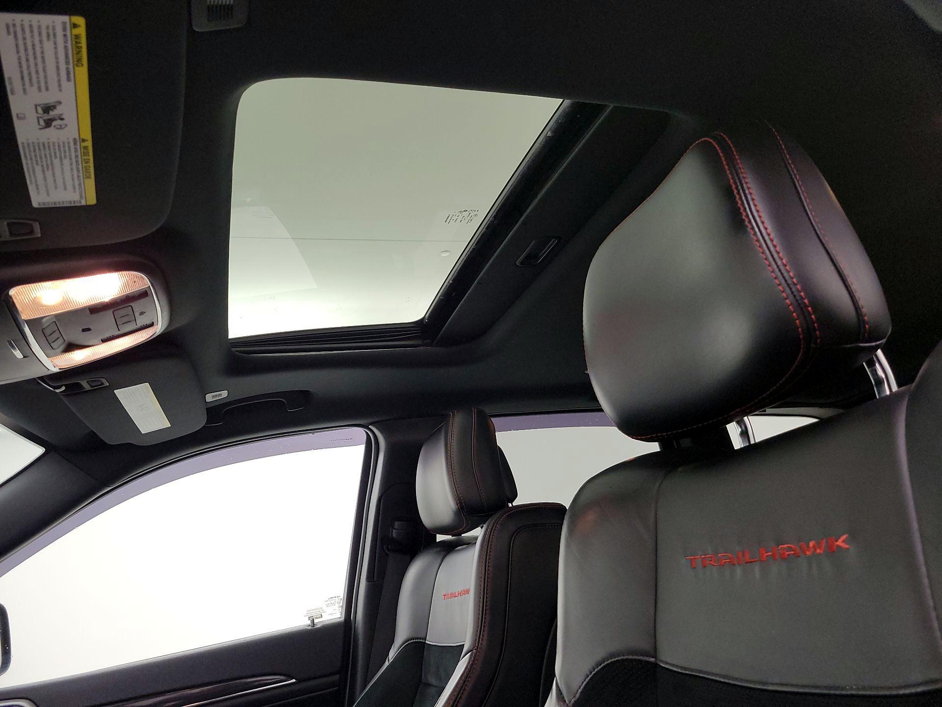 Thumbnail: 2017 Jeep Grand Cherokee - 20