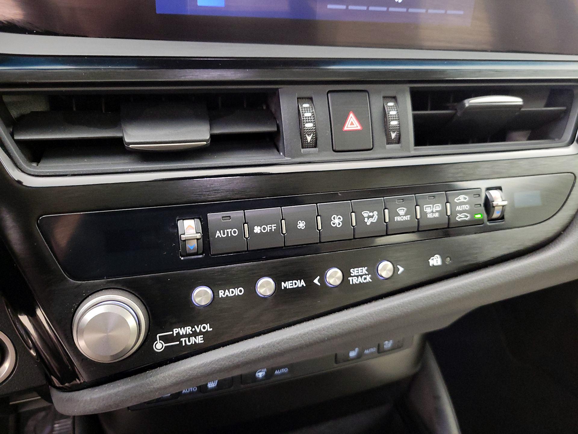 Thumbnail: 2024 Lexus ES - 17